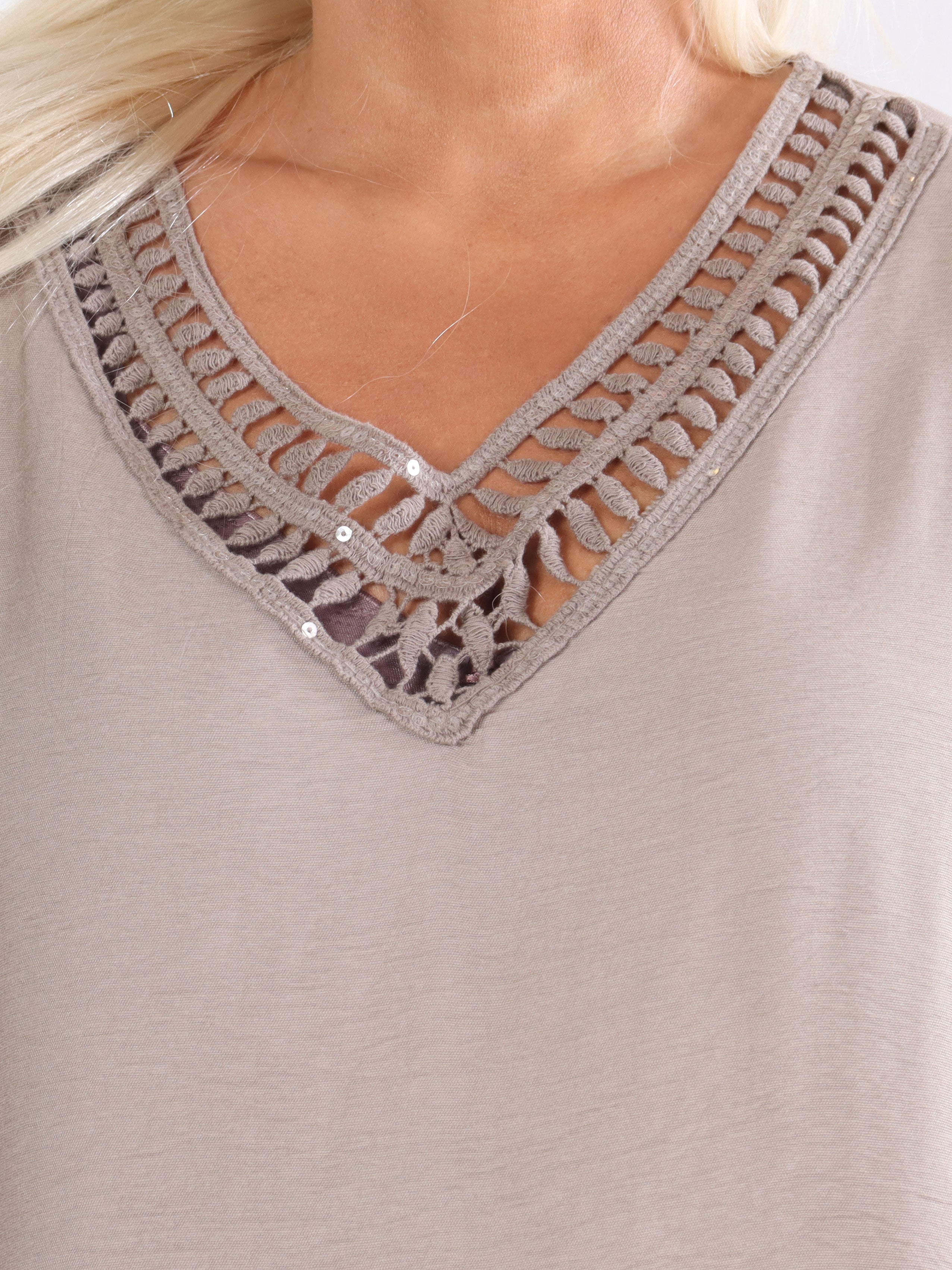 Elina - Plus size tunika med paljetter och broderier