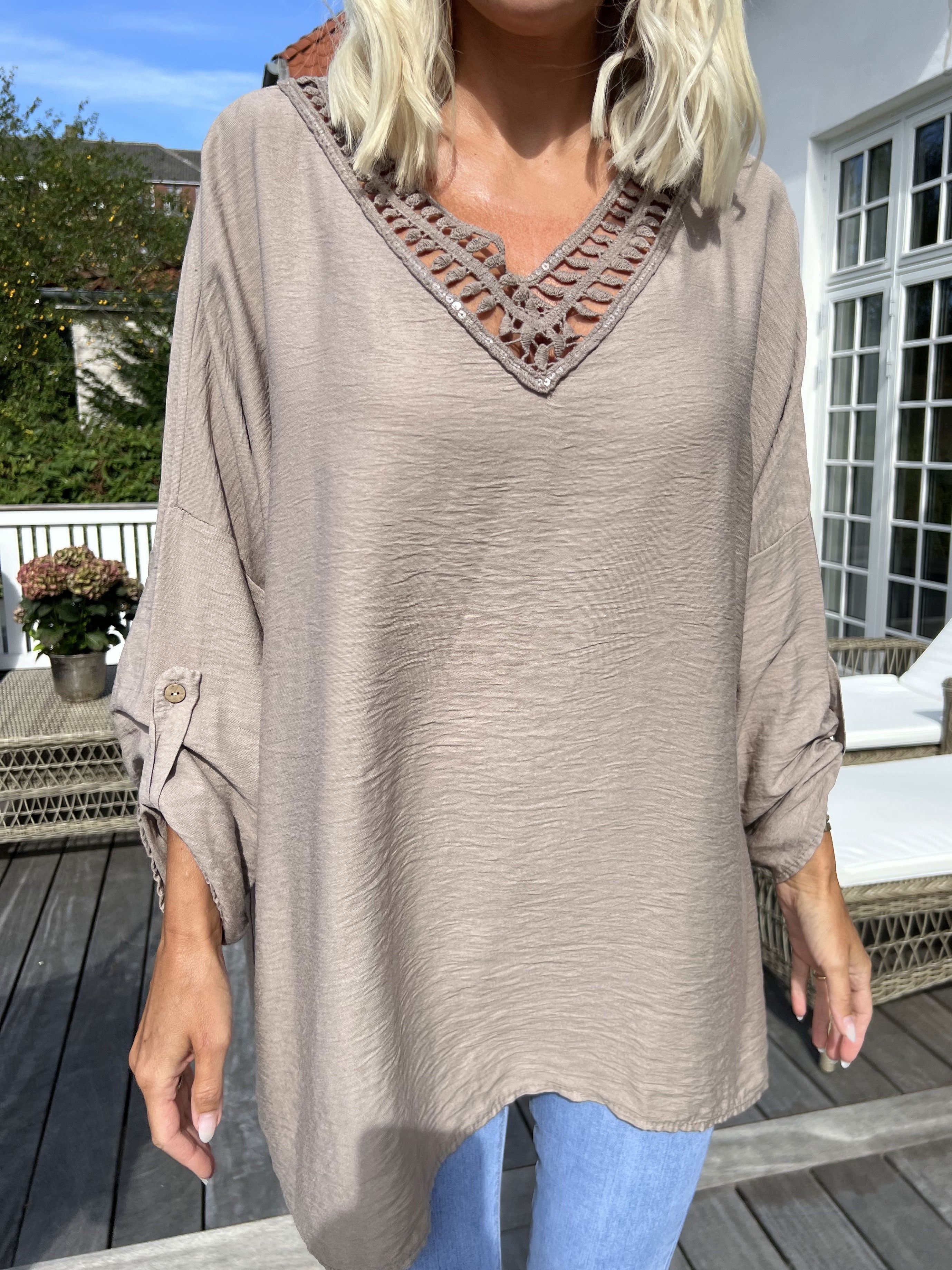 Elina - Tunika med paljetter och broderier - Black