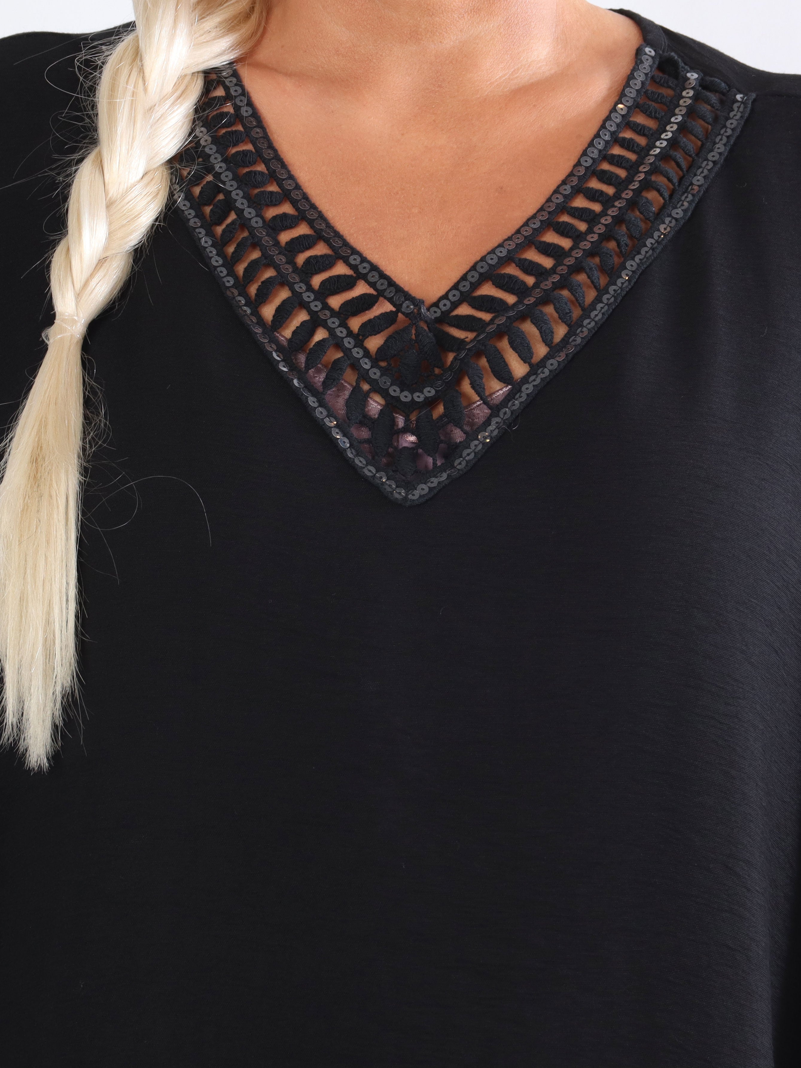 Elina - Plus size tunika med paljetter och broderier