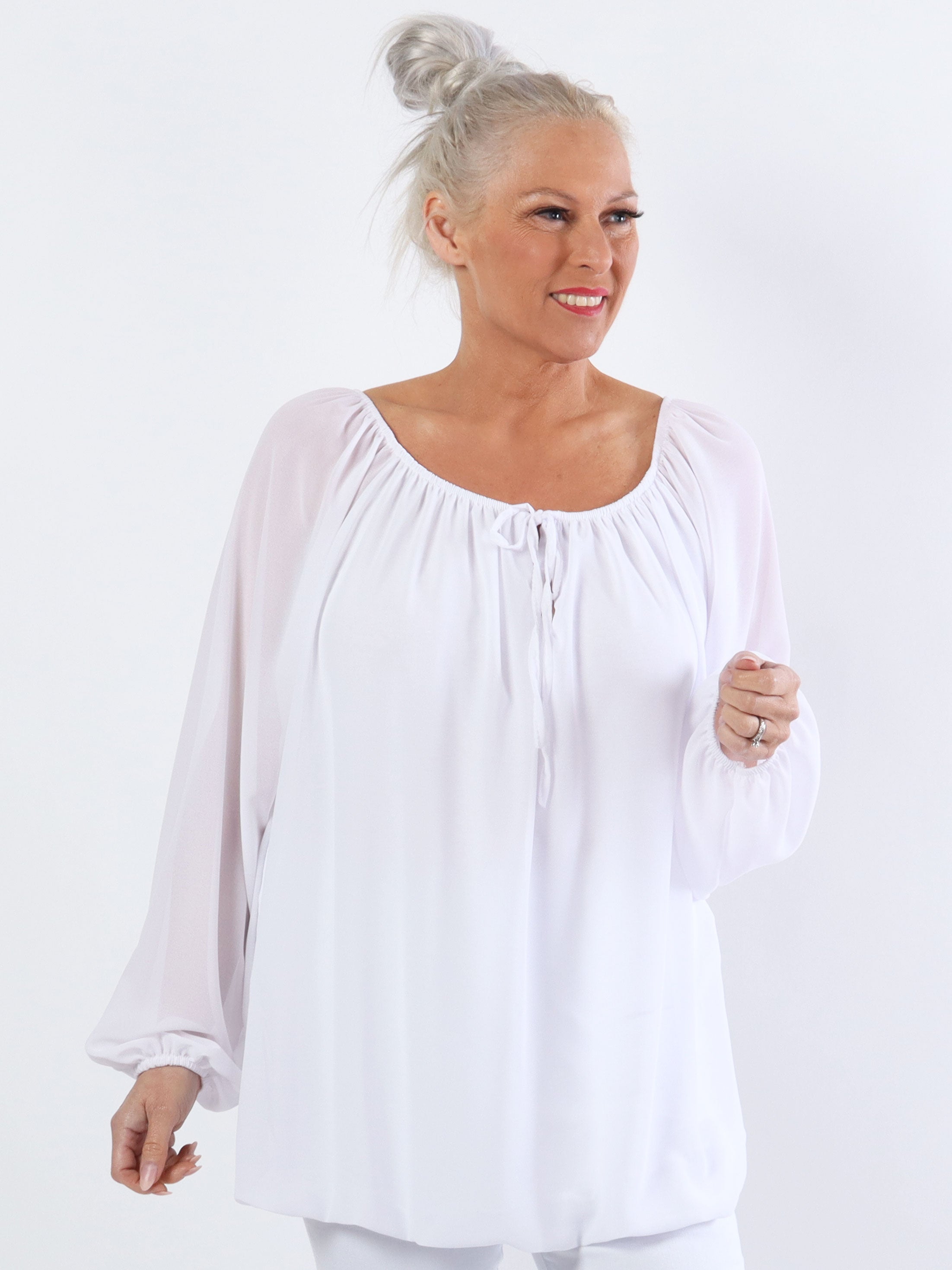 Ellen - Enkel plus size tunika med elastisk halsringning - Black