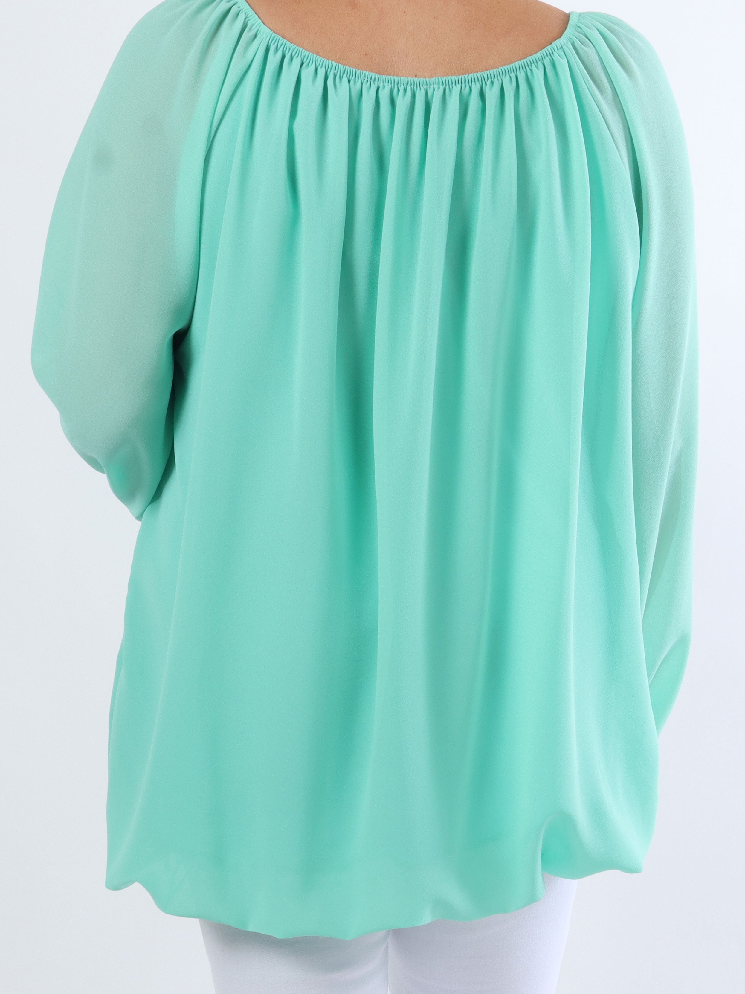 Ellen - Enkel plus size tunika med elastisk halsringning