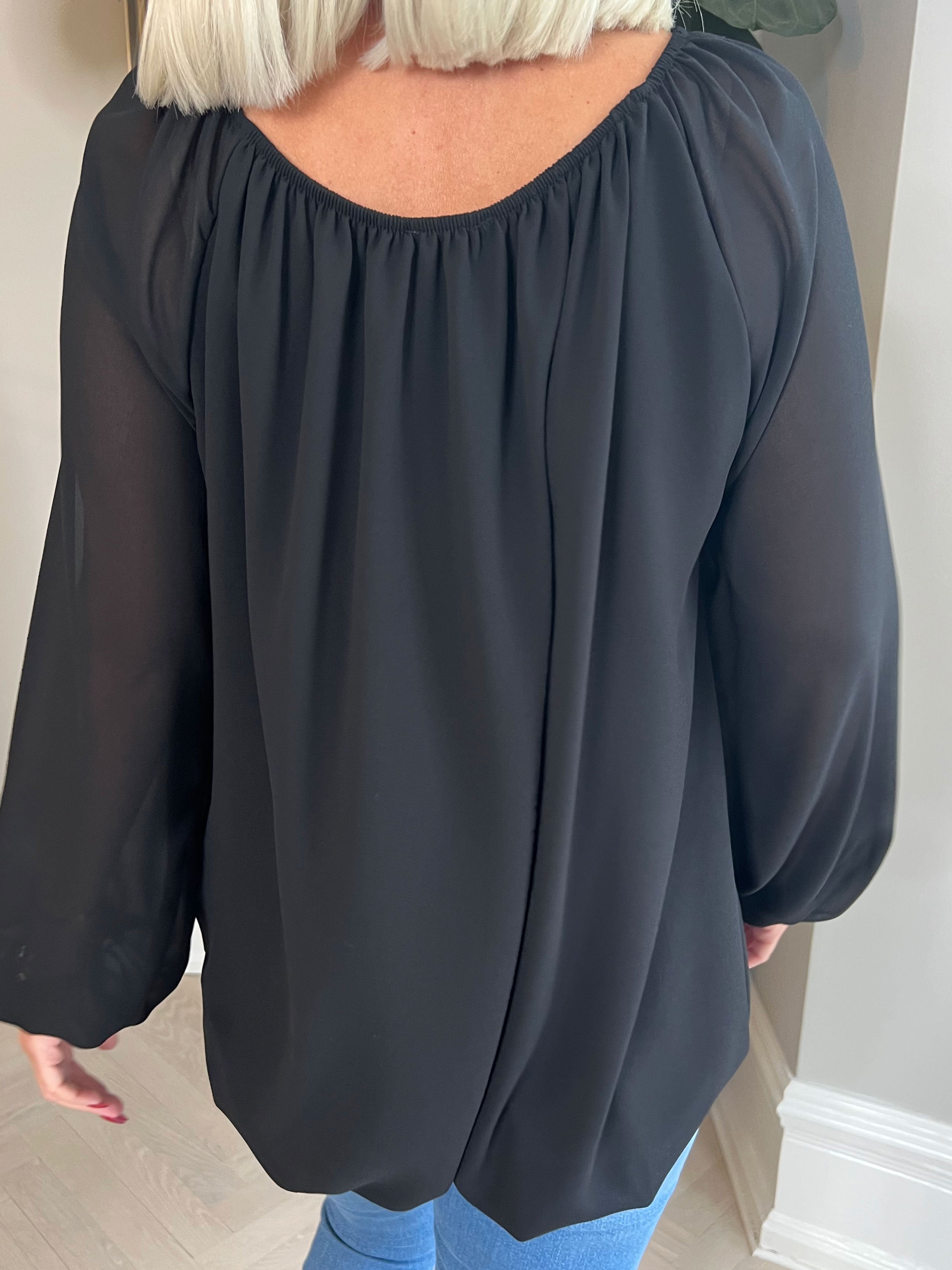 Ellen - Enkel tunika med elastisk halsringning