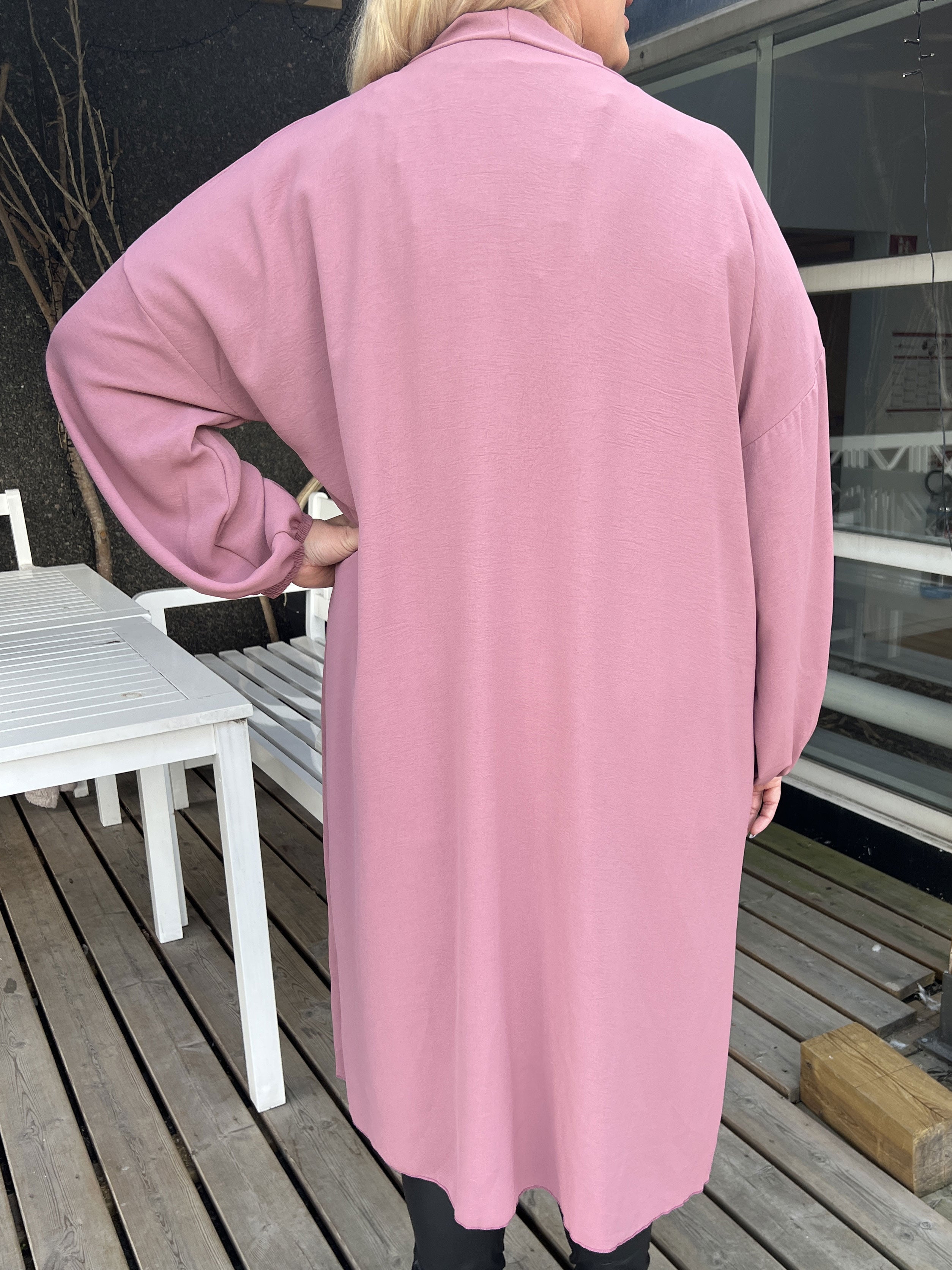 Ellen - Söt plus size kofta med ballongärmar