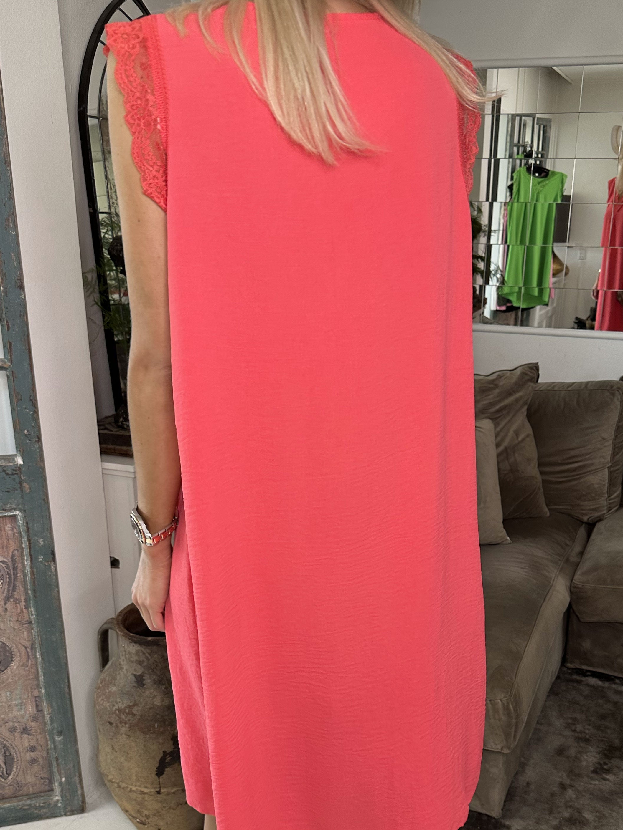 Elly - Söt sommarklänning med spets