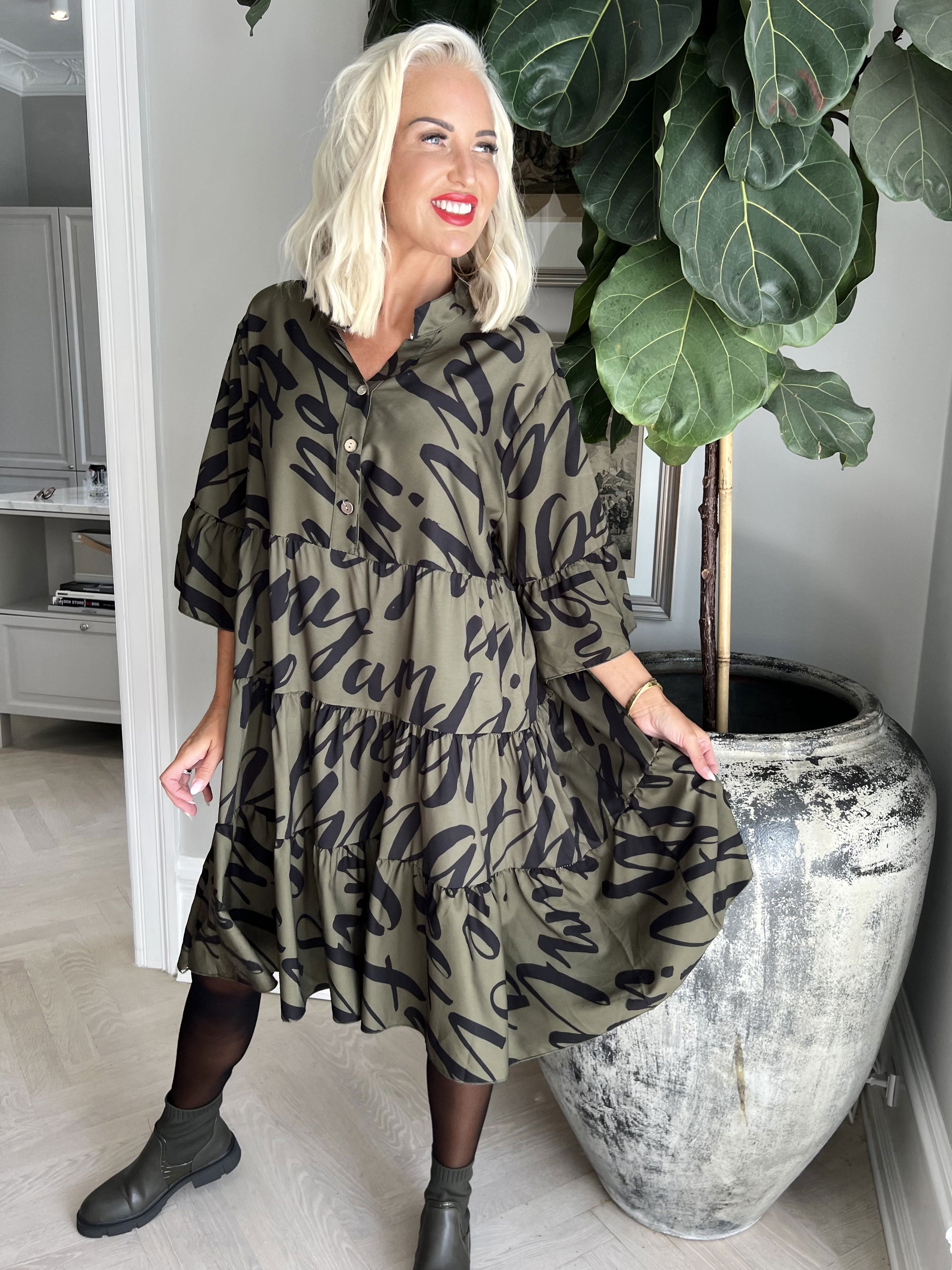 Elmis - Söt klänning med text