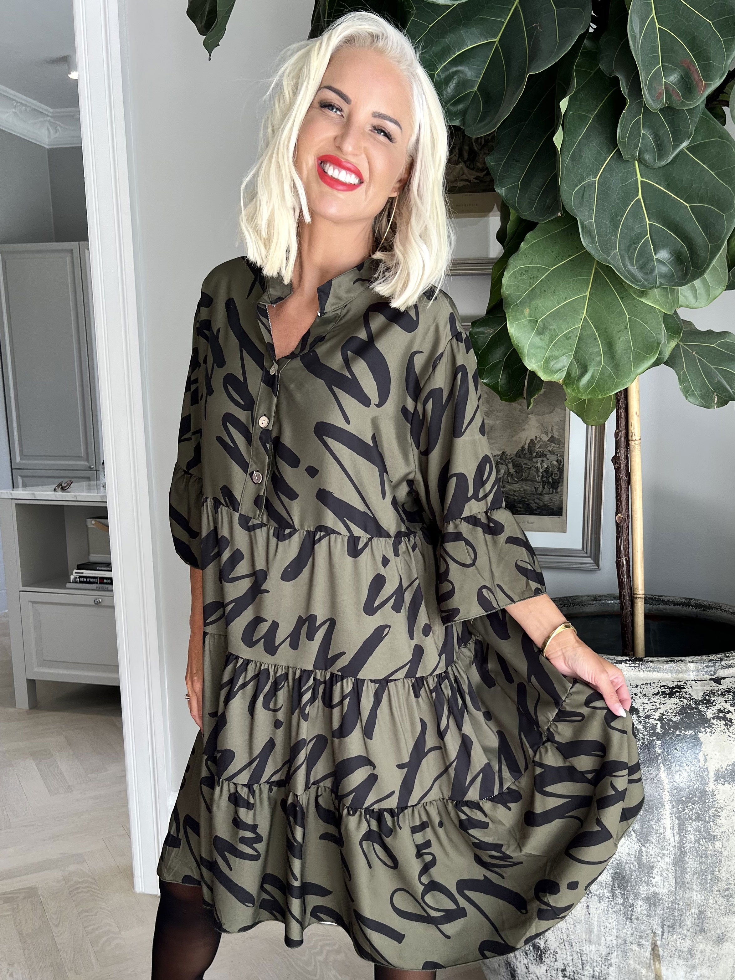 Elmis - Söt klänning med text