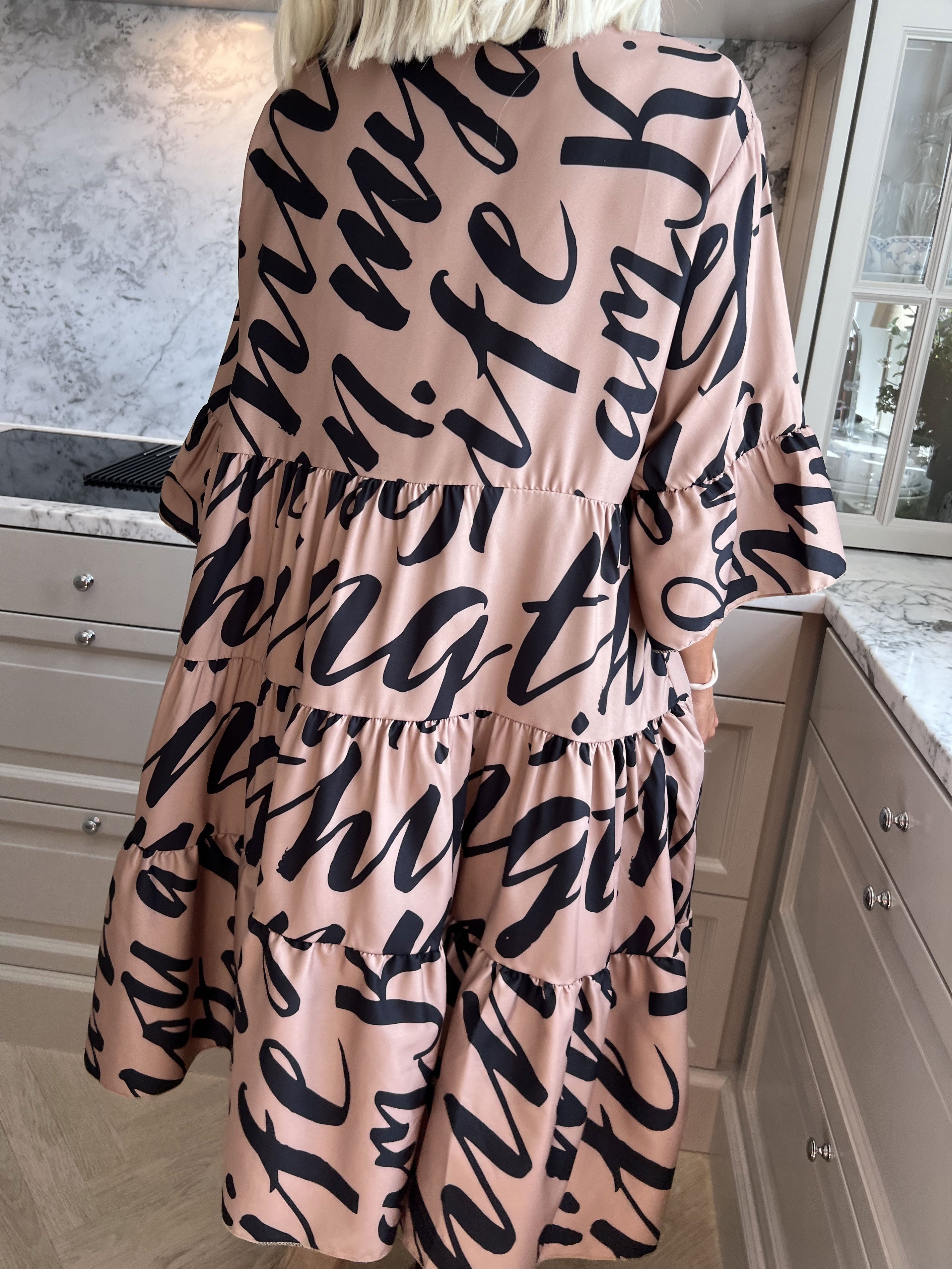 Elmis - Söt klänning med text