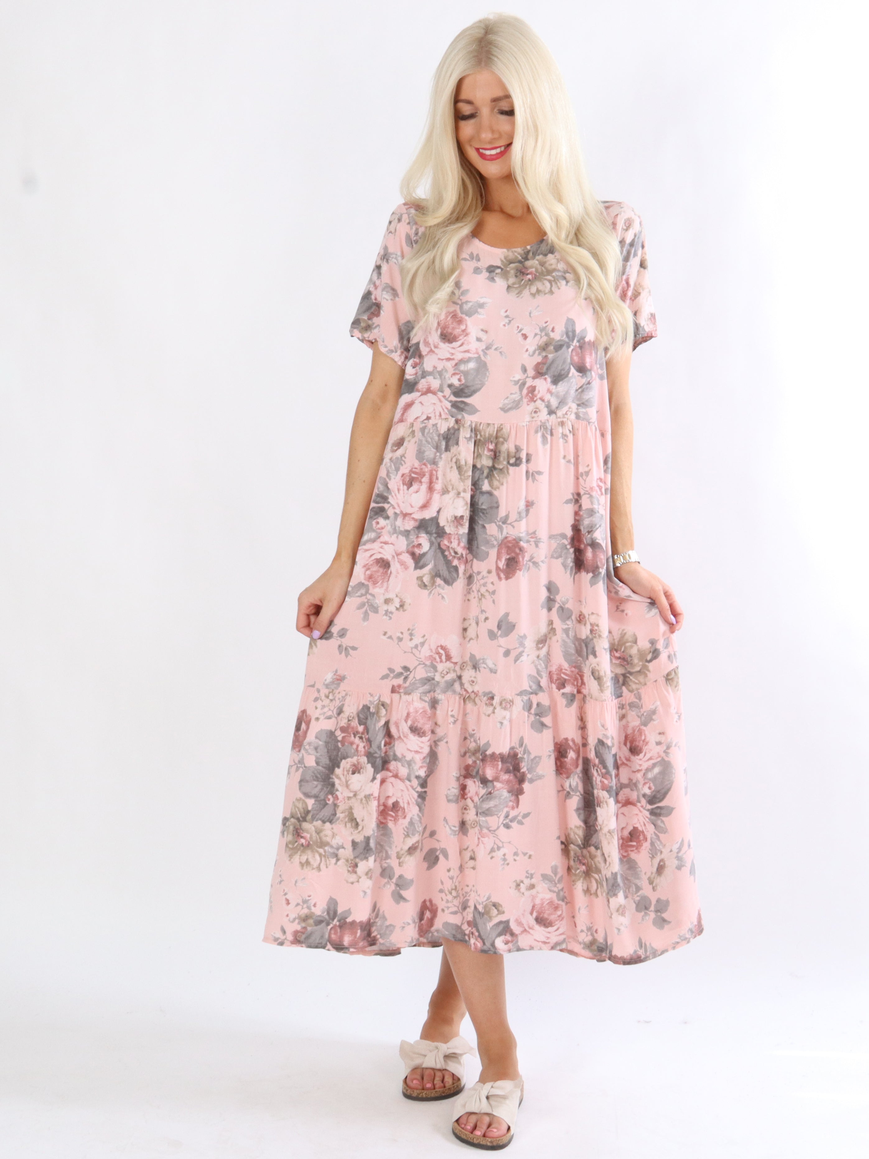 Elva - Armégrön klänning med blommigt tryck och lager på lager-look