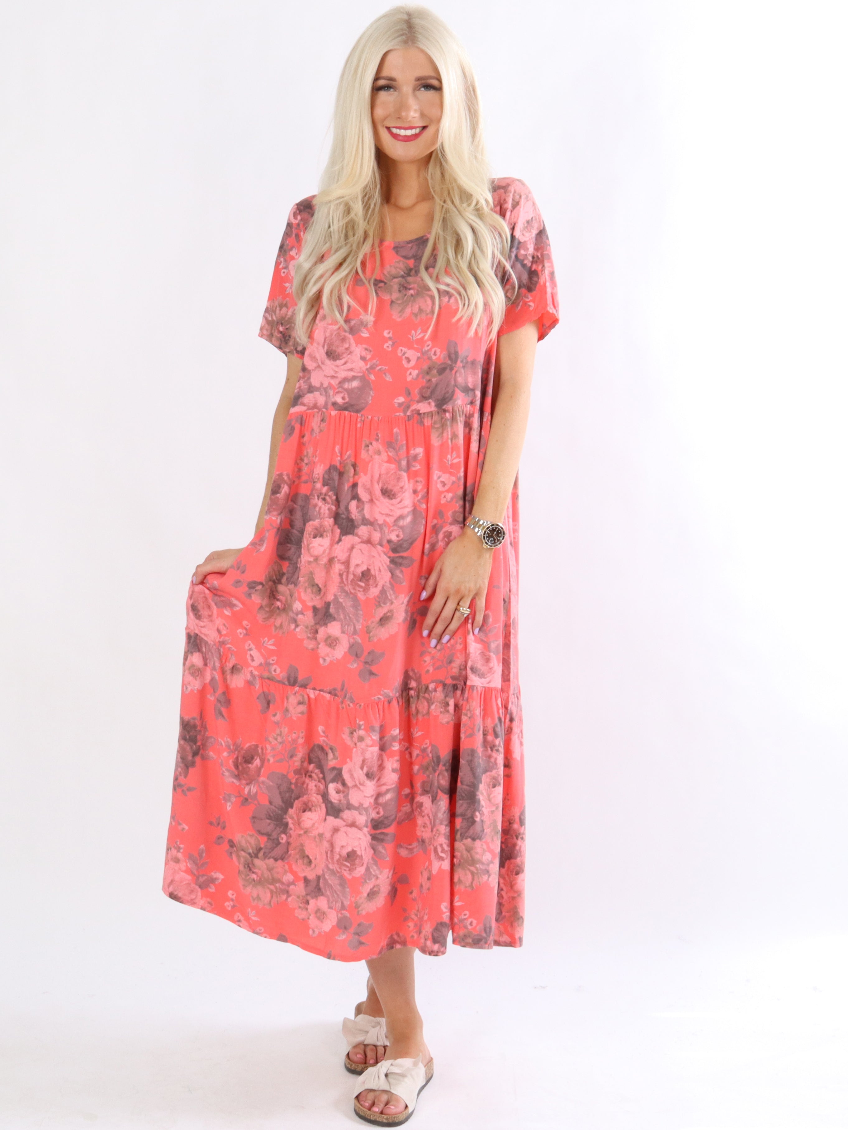 Elva - Armégrön klänning med blommigt tryck och lager på lager-look