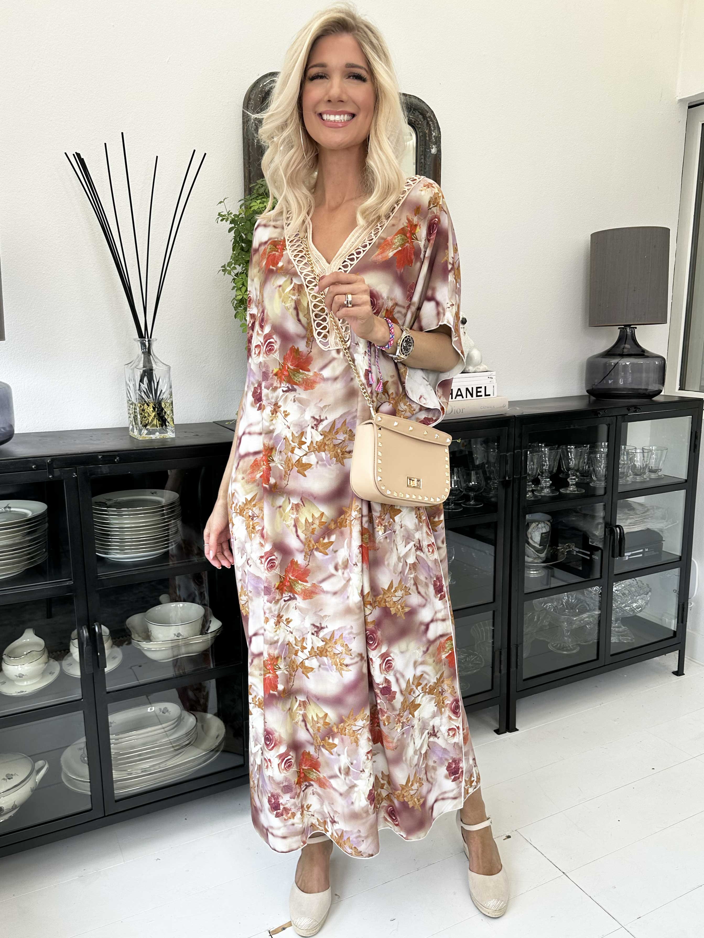 Emily - Söt lång tunikaklänning med fint blommönster - Beige