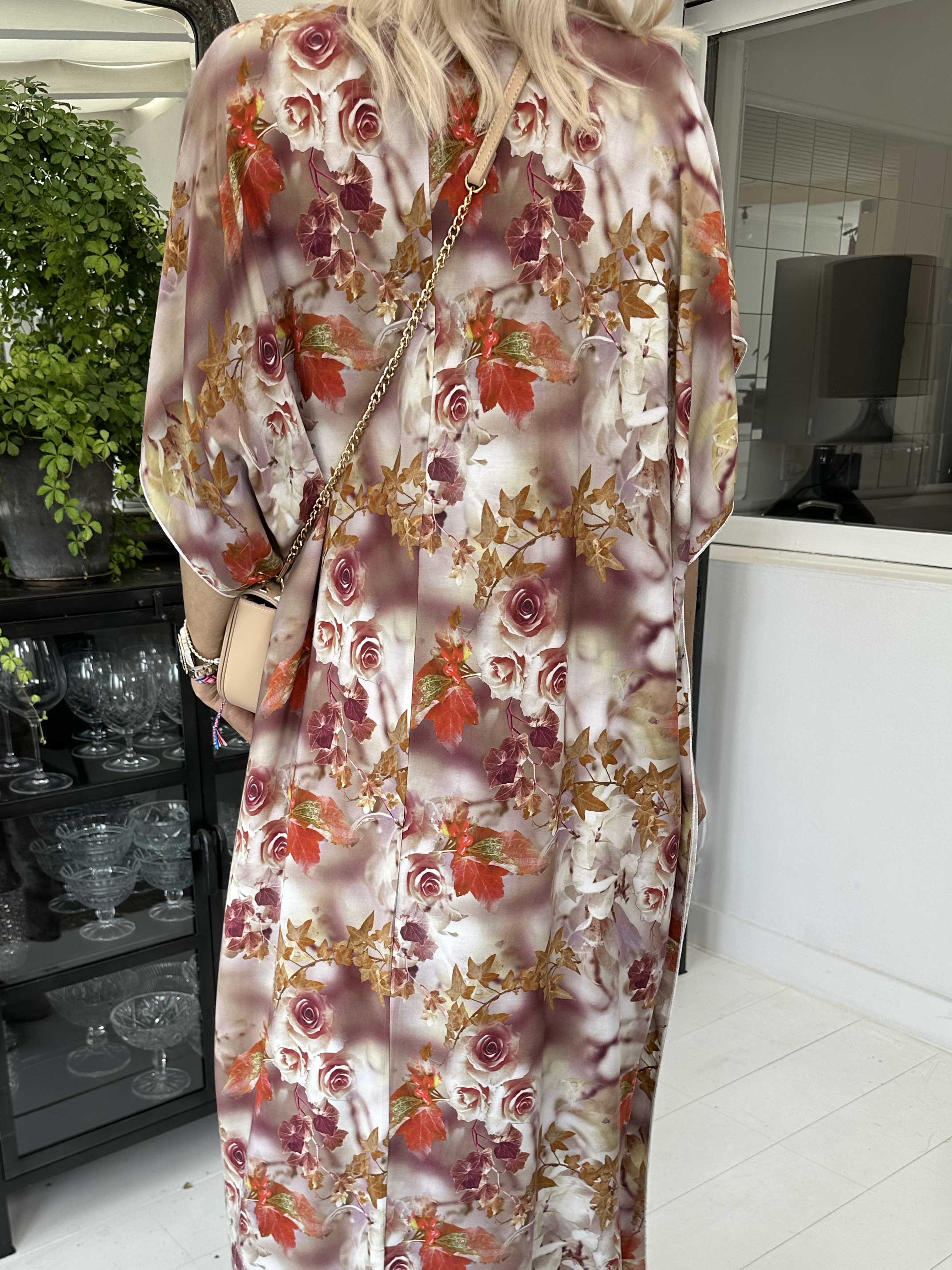 Emily - Söt lång tunikaklänning med fint blommönster