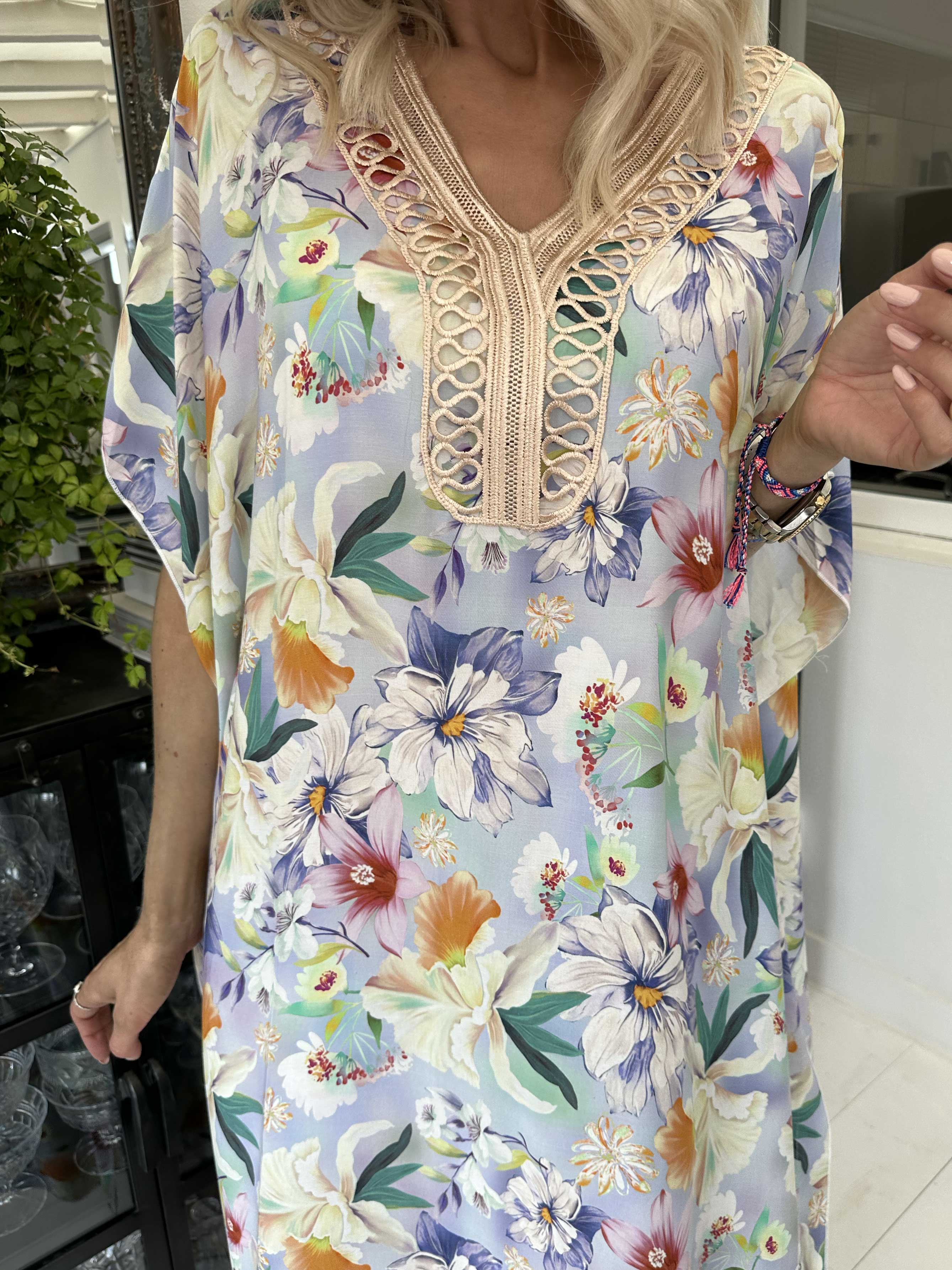 Emily - Söt lång tunikaklänning med fint blommönster