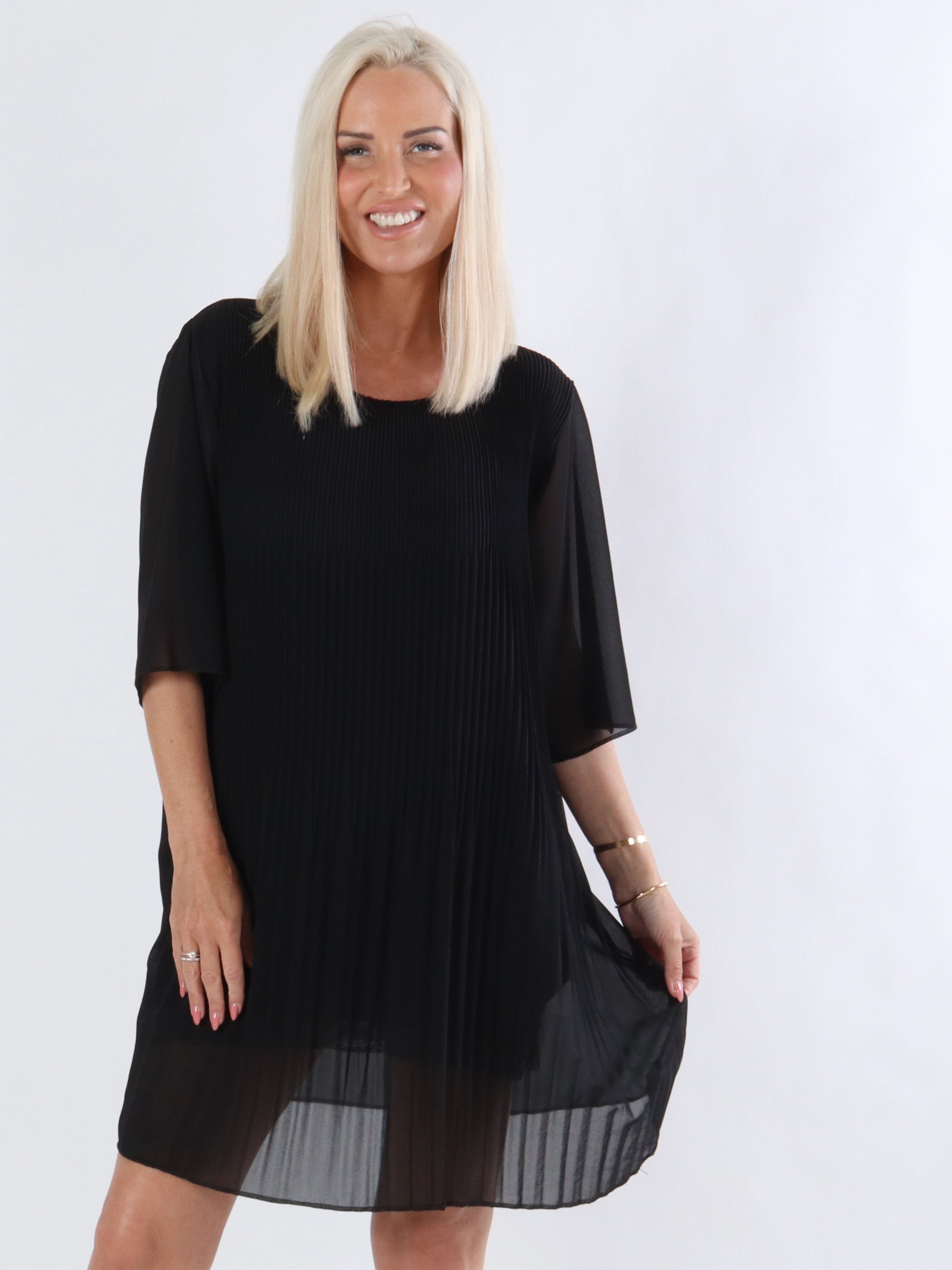 Emmy - Klänning i plisserad chiffong