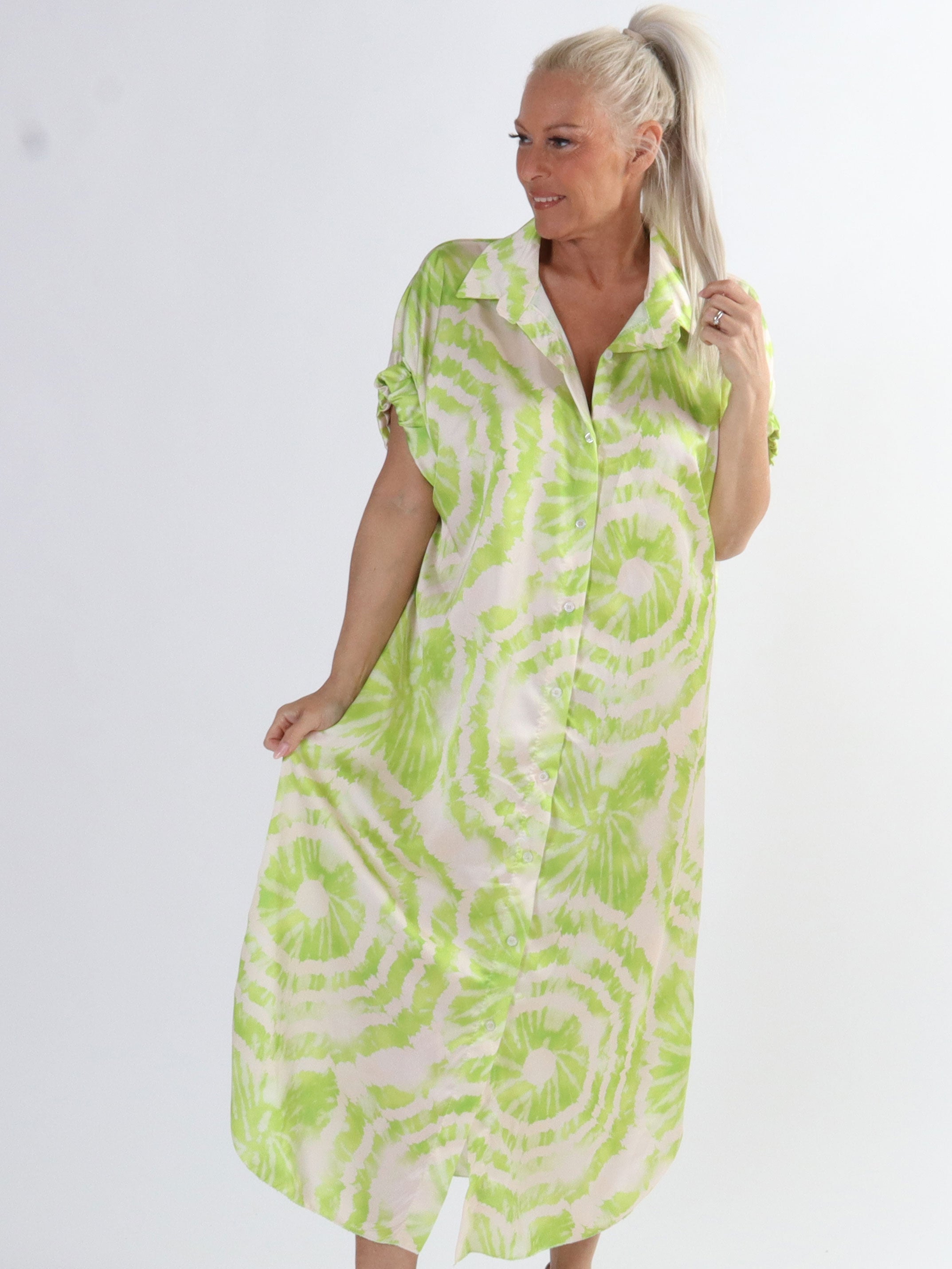 Erin - Plus size skjortklänning med knappar och batikmönster - Lavender