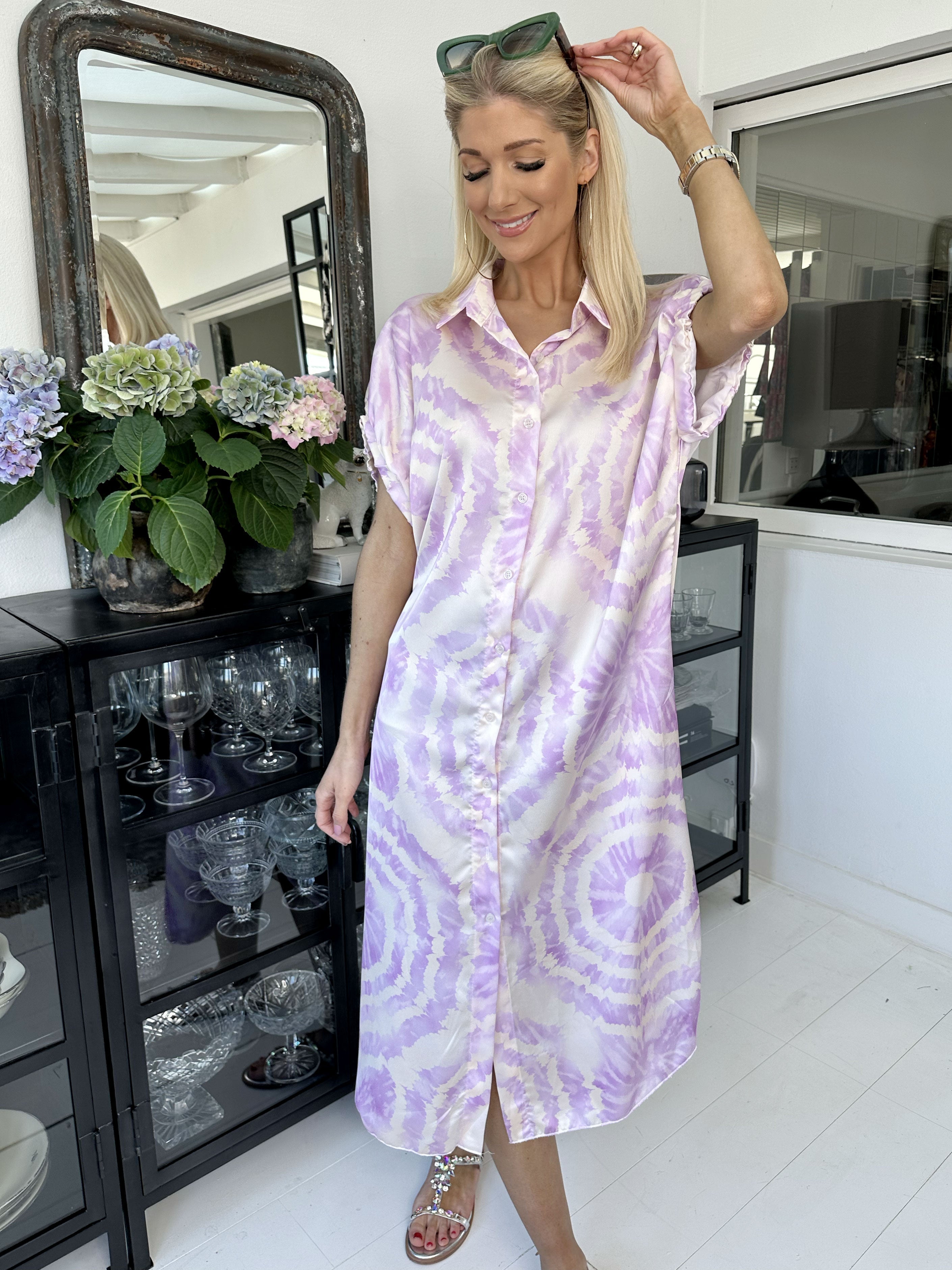 Erin - Skjortklänning med knappar och batikmönster