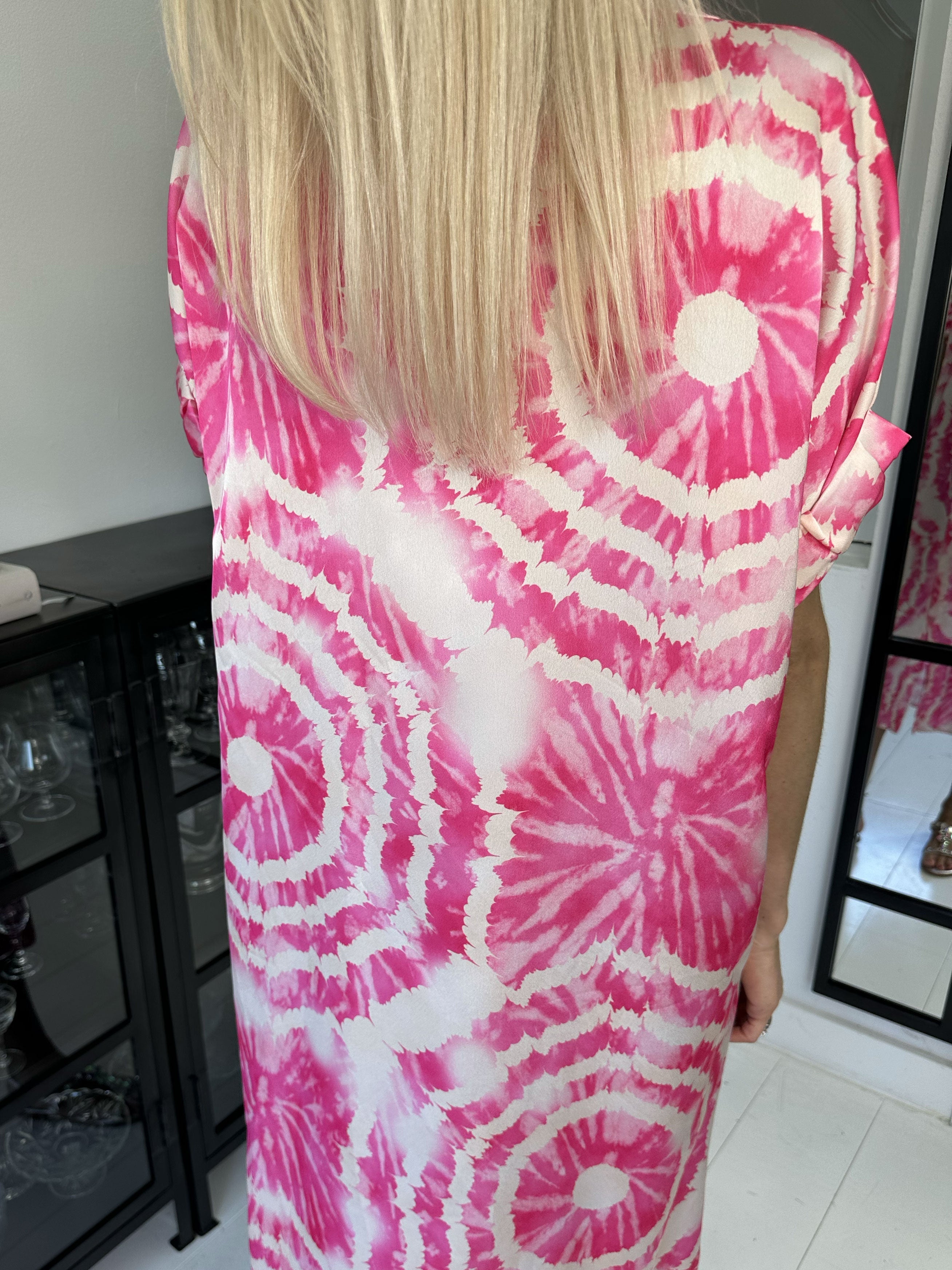 Erin - Skjortklänning med knappar och batikmönster