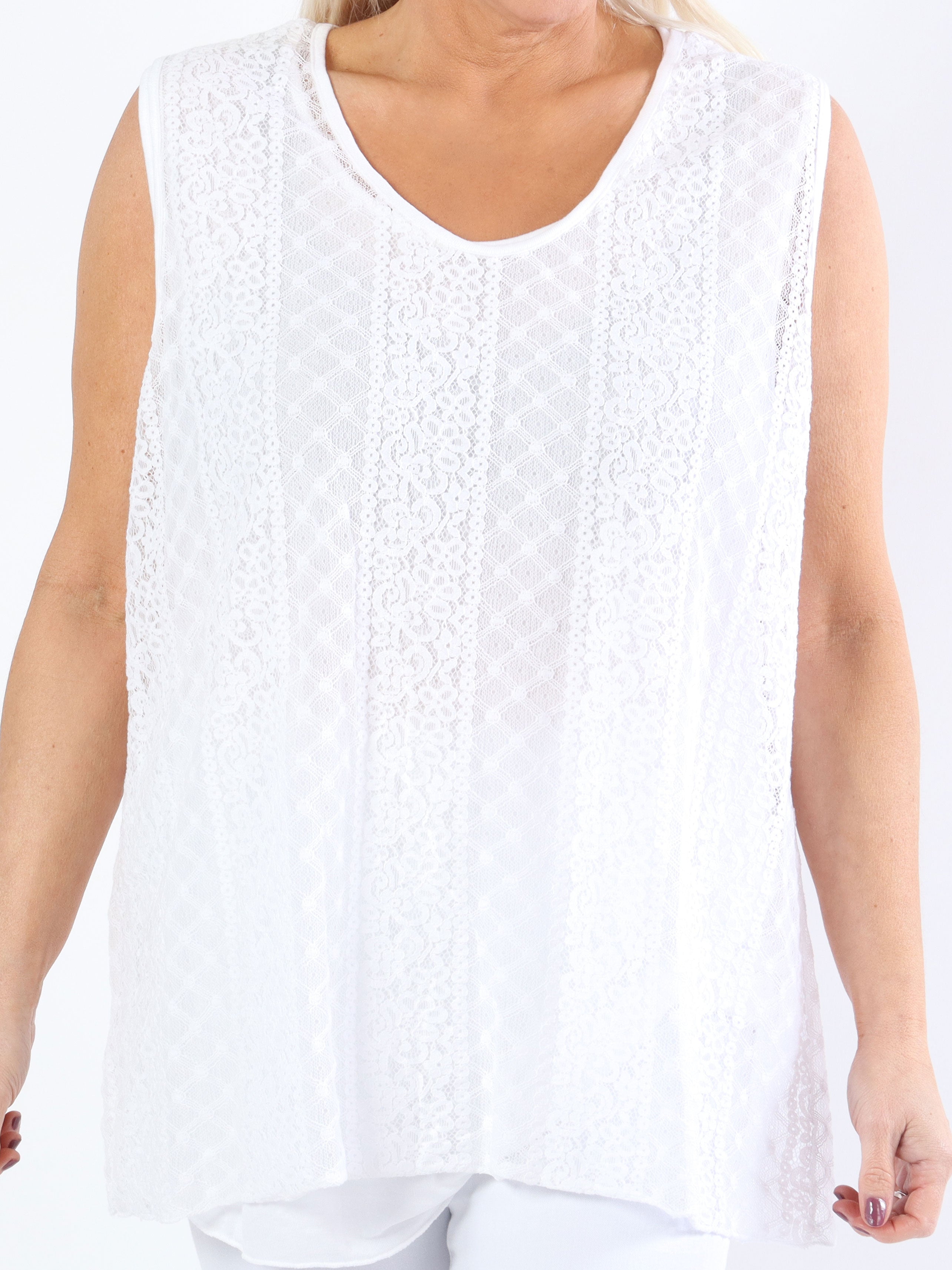 Estala - Söt plus size spetstopp utan ärmar