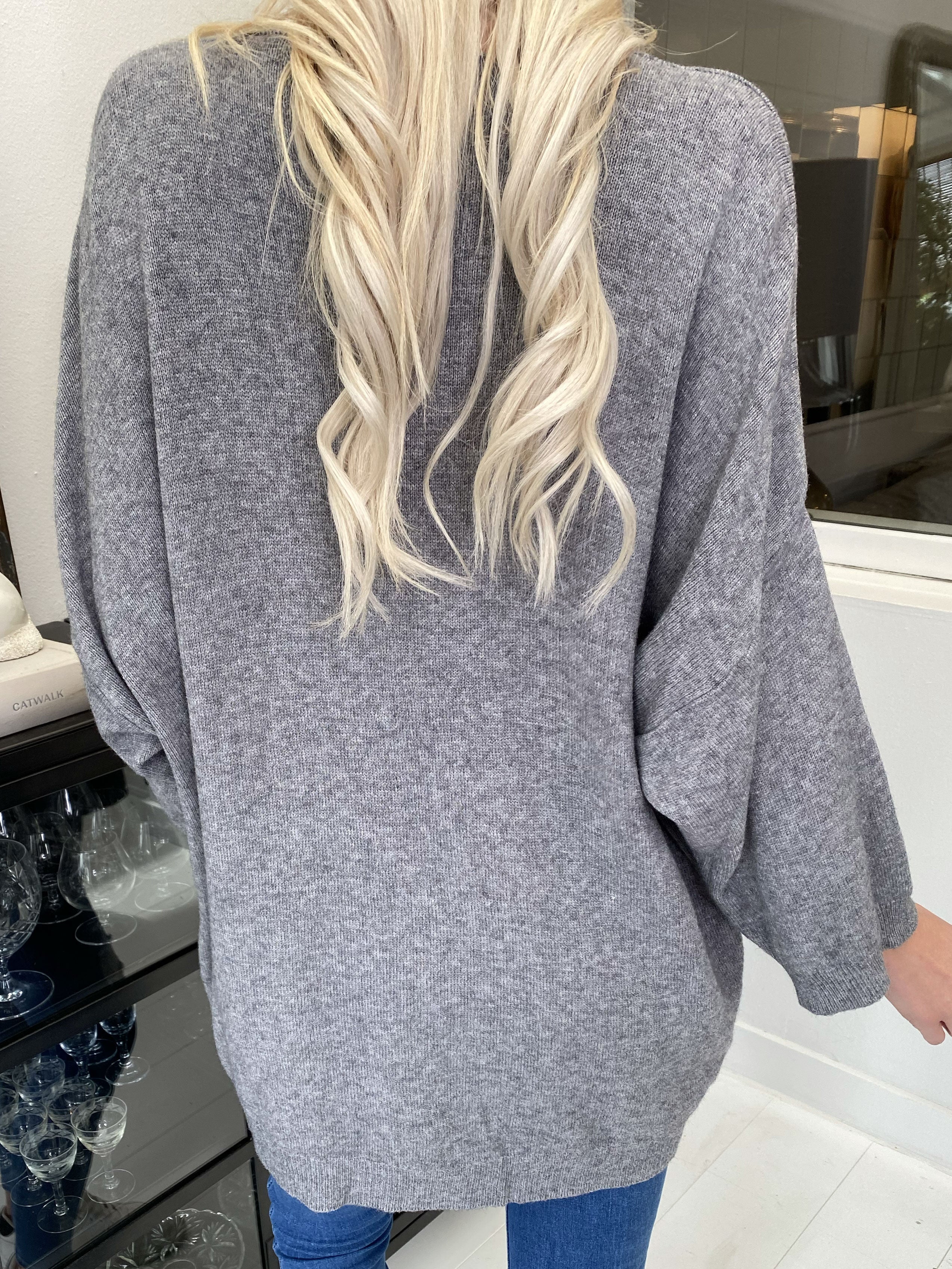 Esther - Stickad i överdimensionerad look