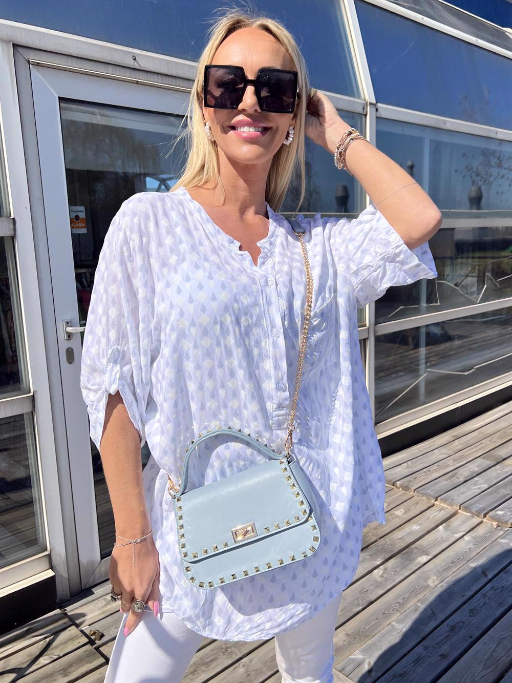 Esther - Skjorta med mönster och ficka på bröstet