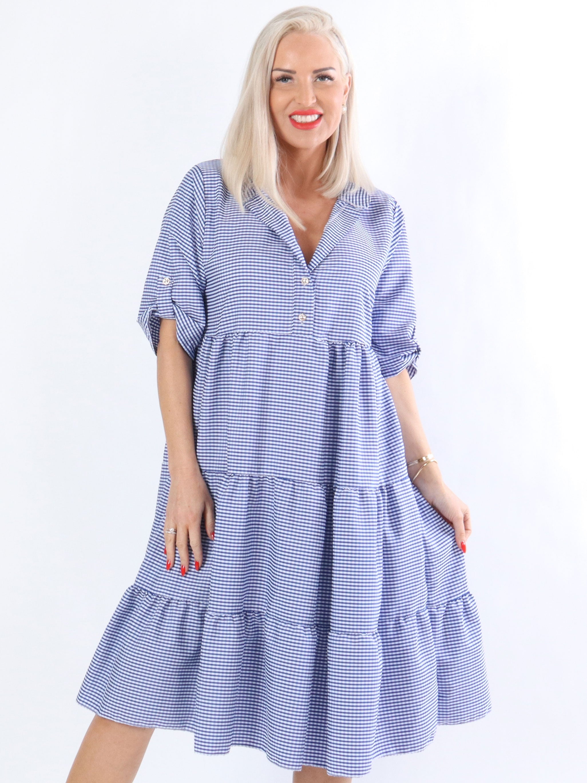 Evelin - Täckt klänning i lagerform