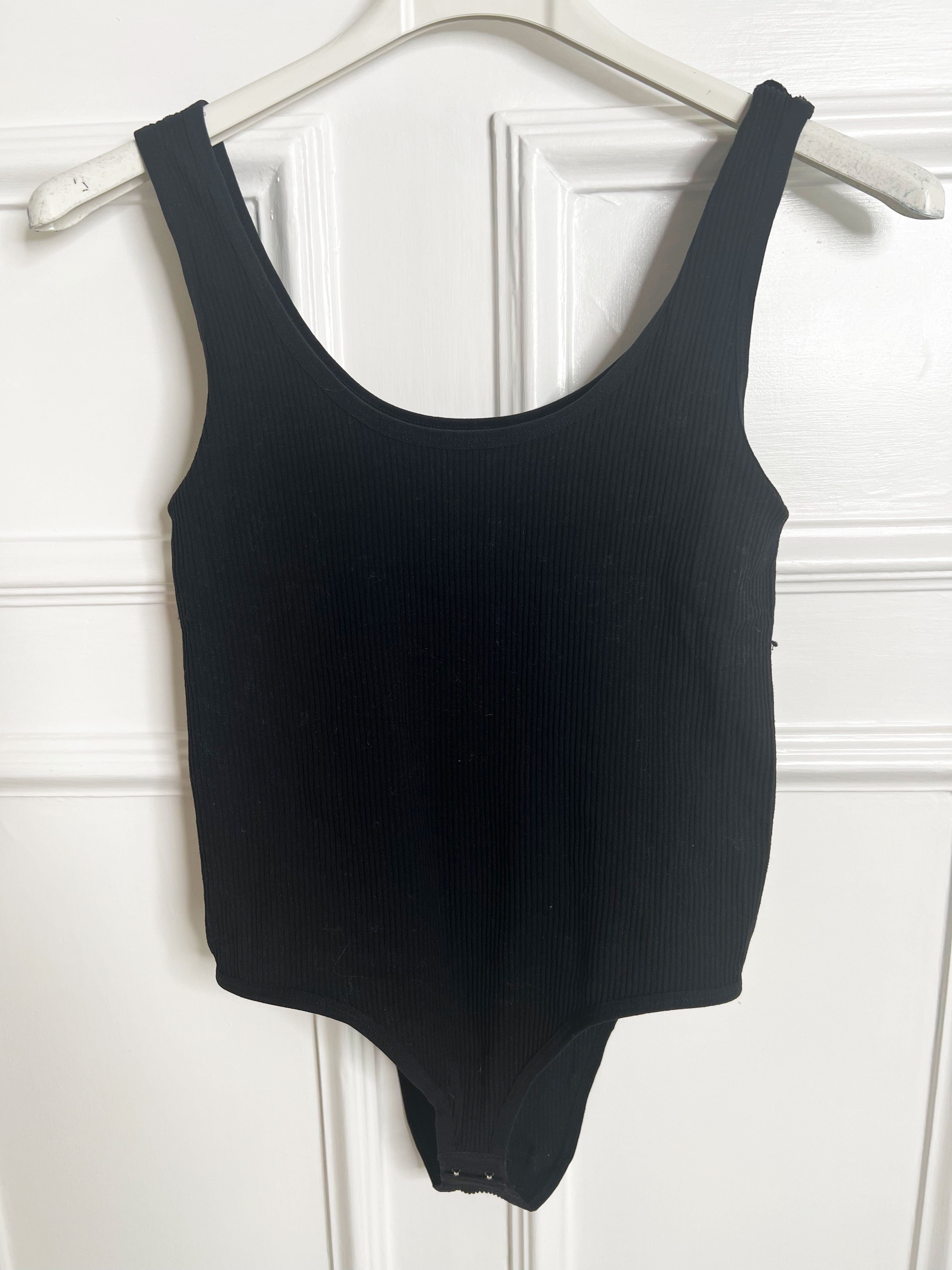 Falke - Söt bodystocking med ribbning