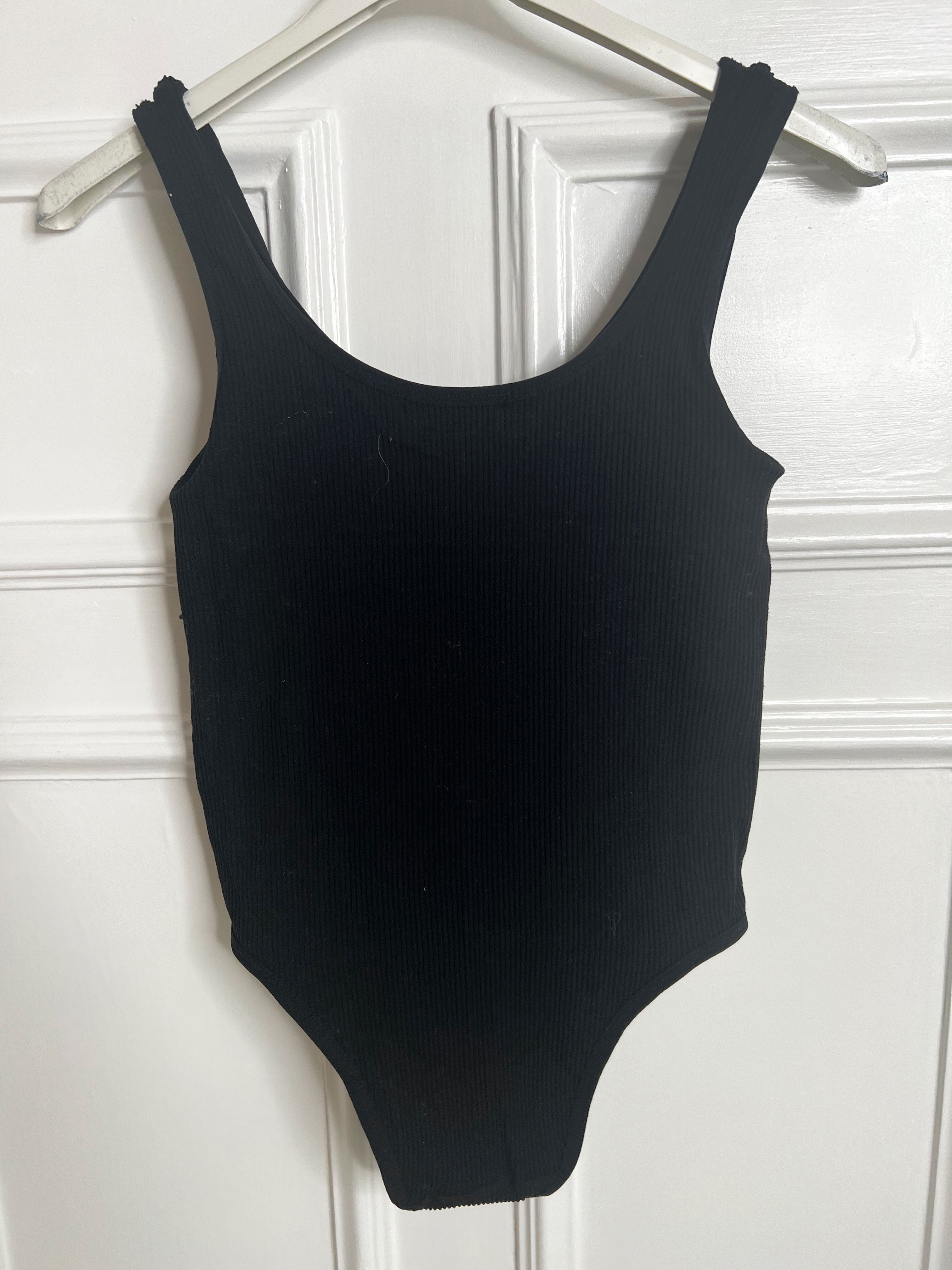 Falke - Söt bodystocking med ribbning