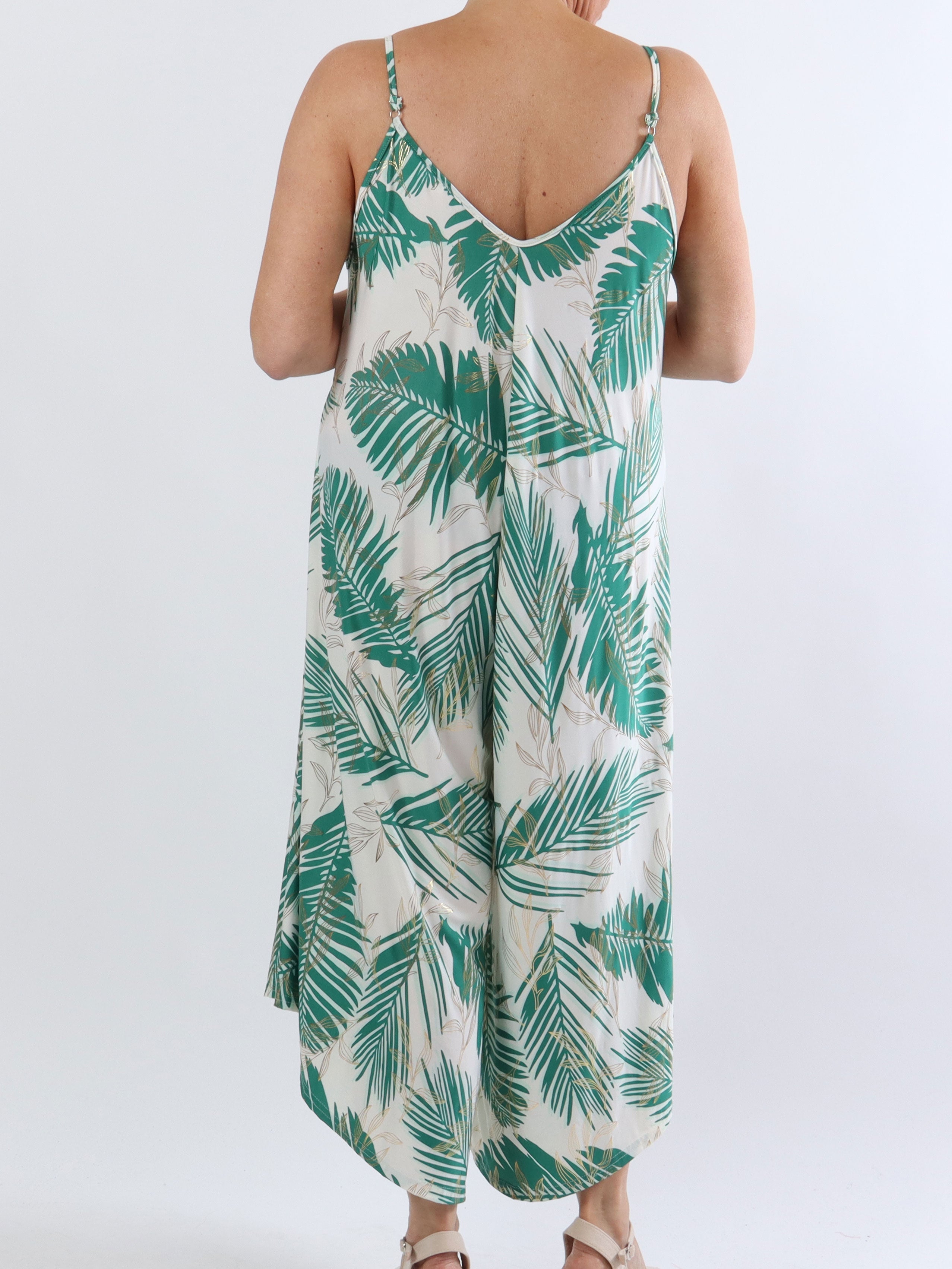 Felicia palm - Plus size byxdräkt med vida ben i stretchigt tyg - Black