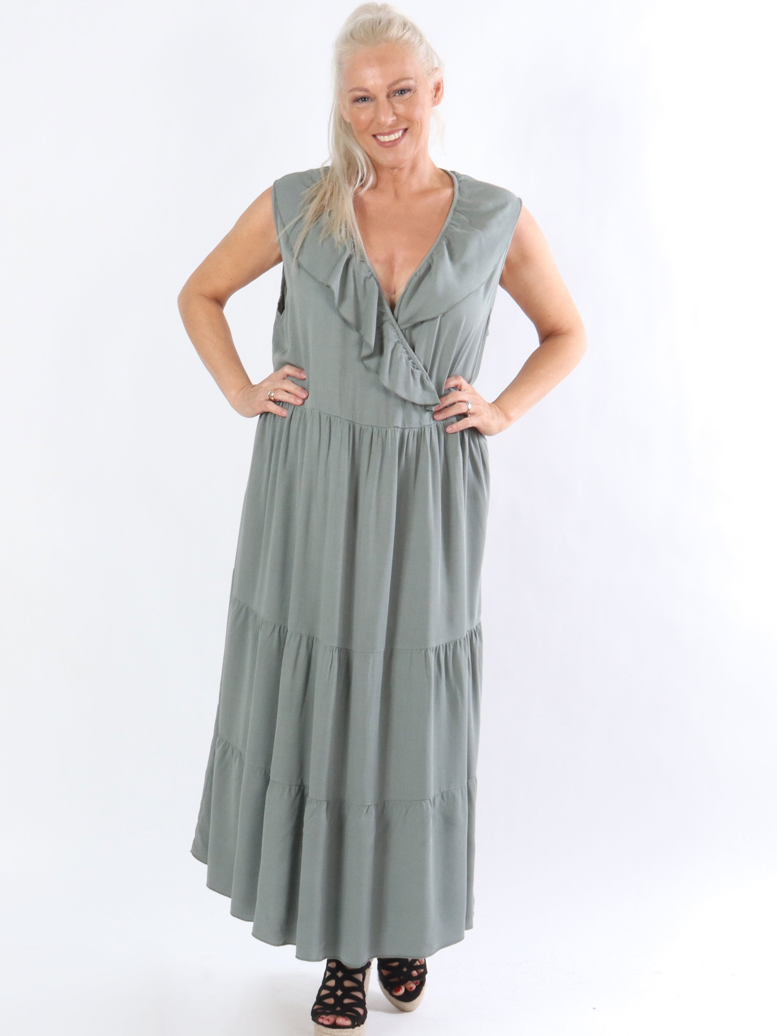 Fernanda - Klänning med volangkant i halsen