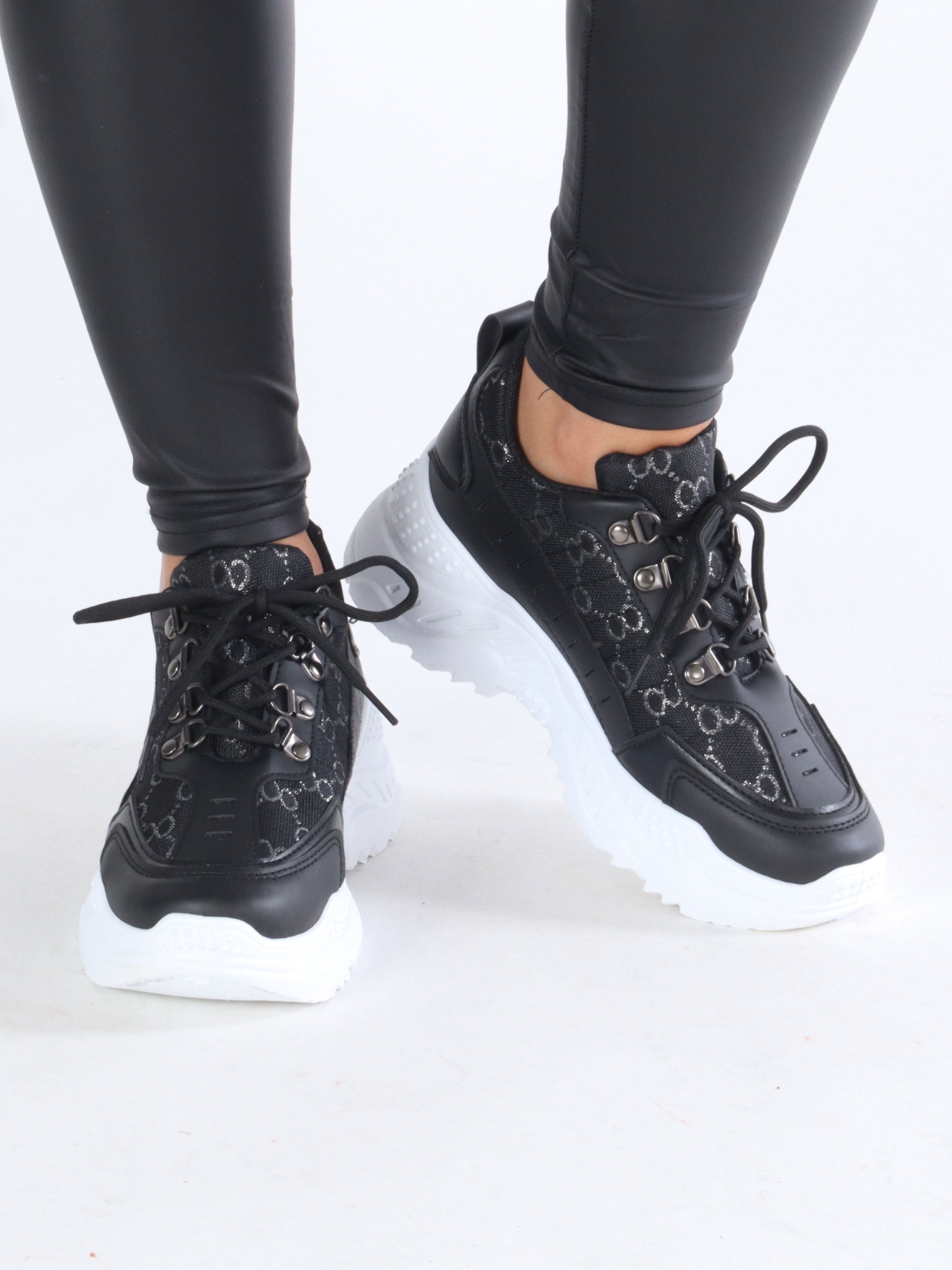 Fie - Tjocka sneakers med vit sula