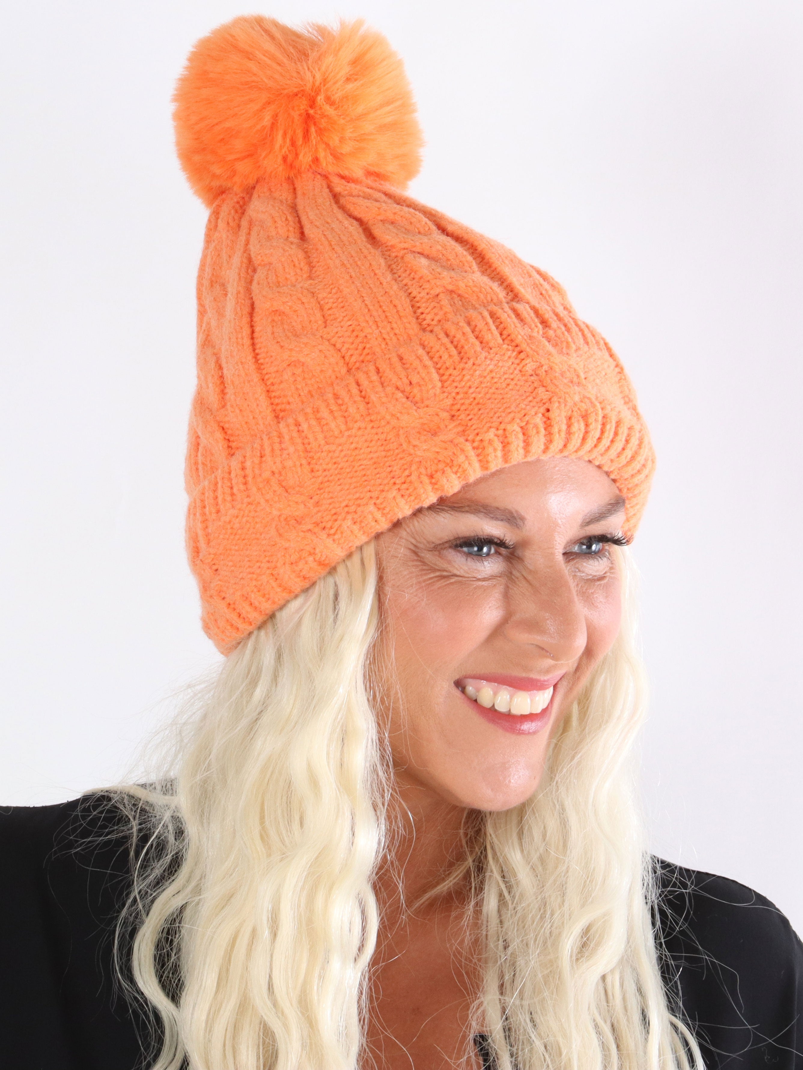 Filipa - Beigefärgad hatt med tofs