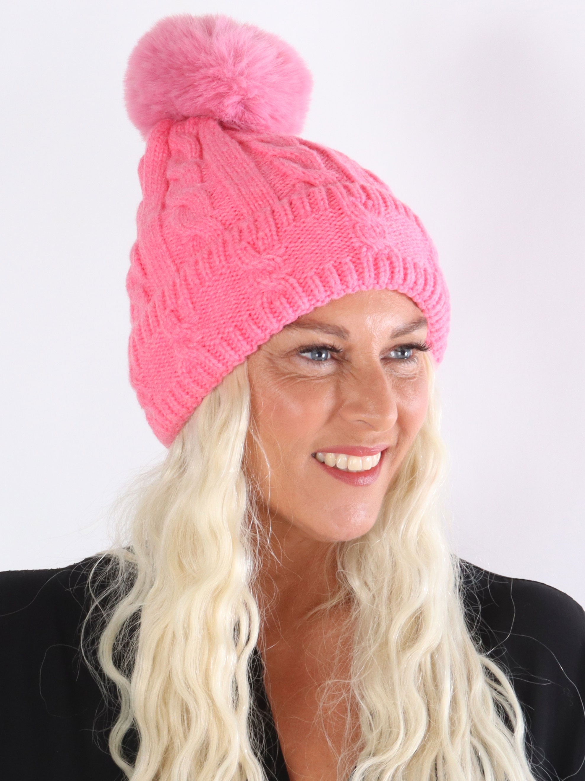 Filipa - Beigefärgad hatt med tofs