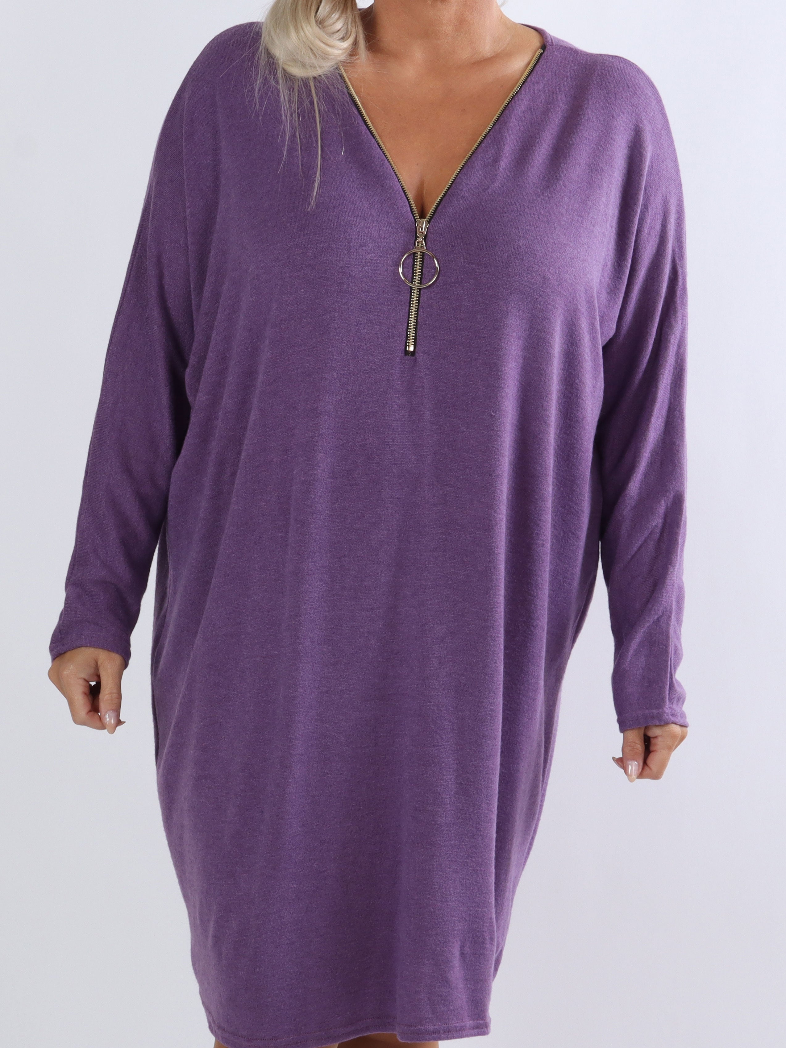 Filippa - Supermjuk plus size stickad klänning med dragkedja