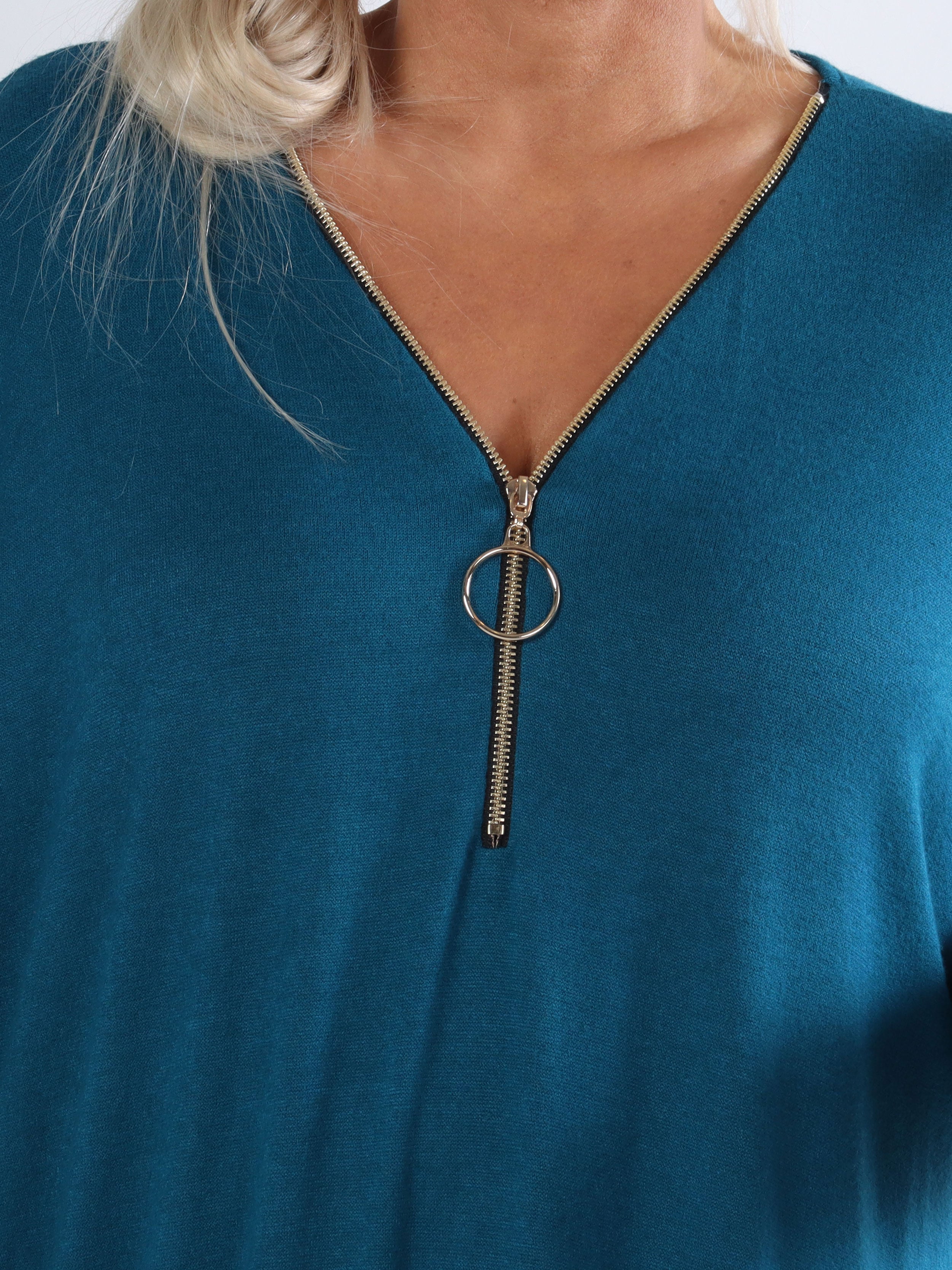 Filippa - Supermjuk plus size stickad klänning med dragkedja - Black