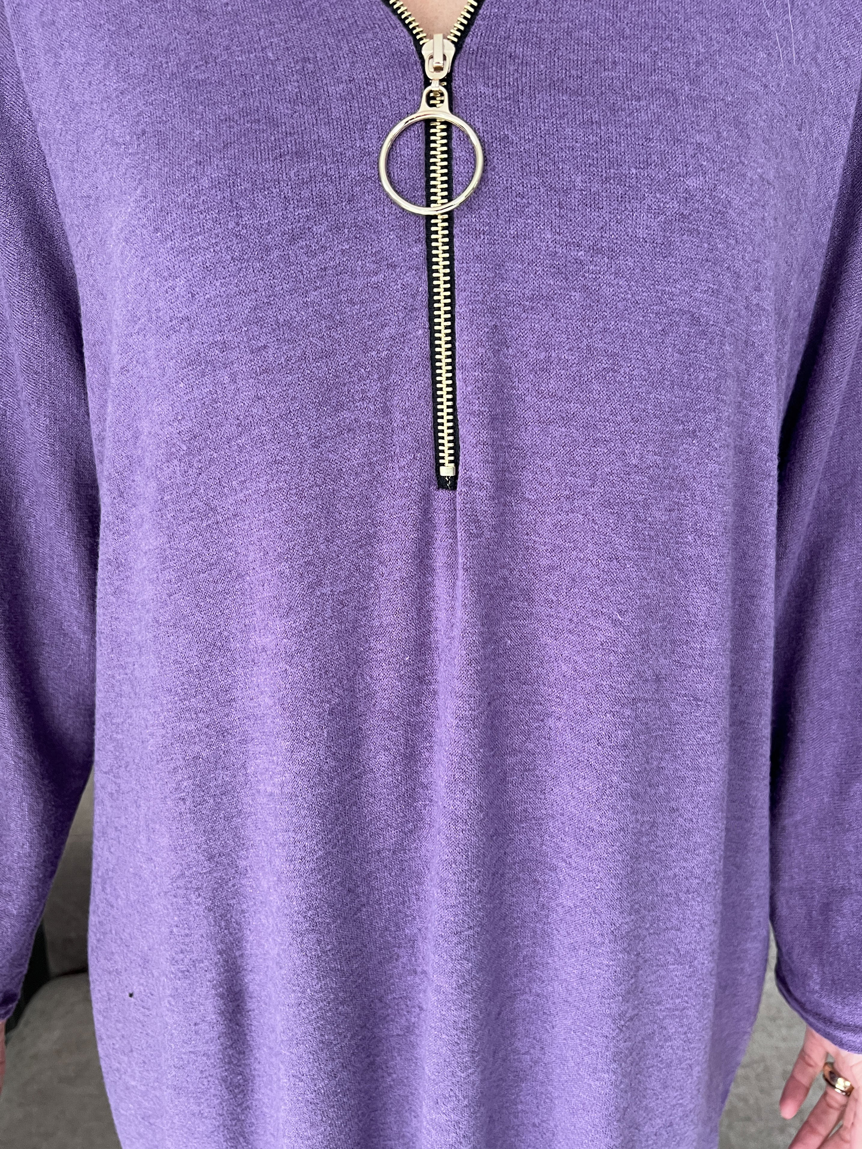 Filippa - Mjuk stickad klänning med dragkedja