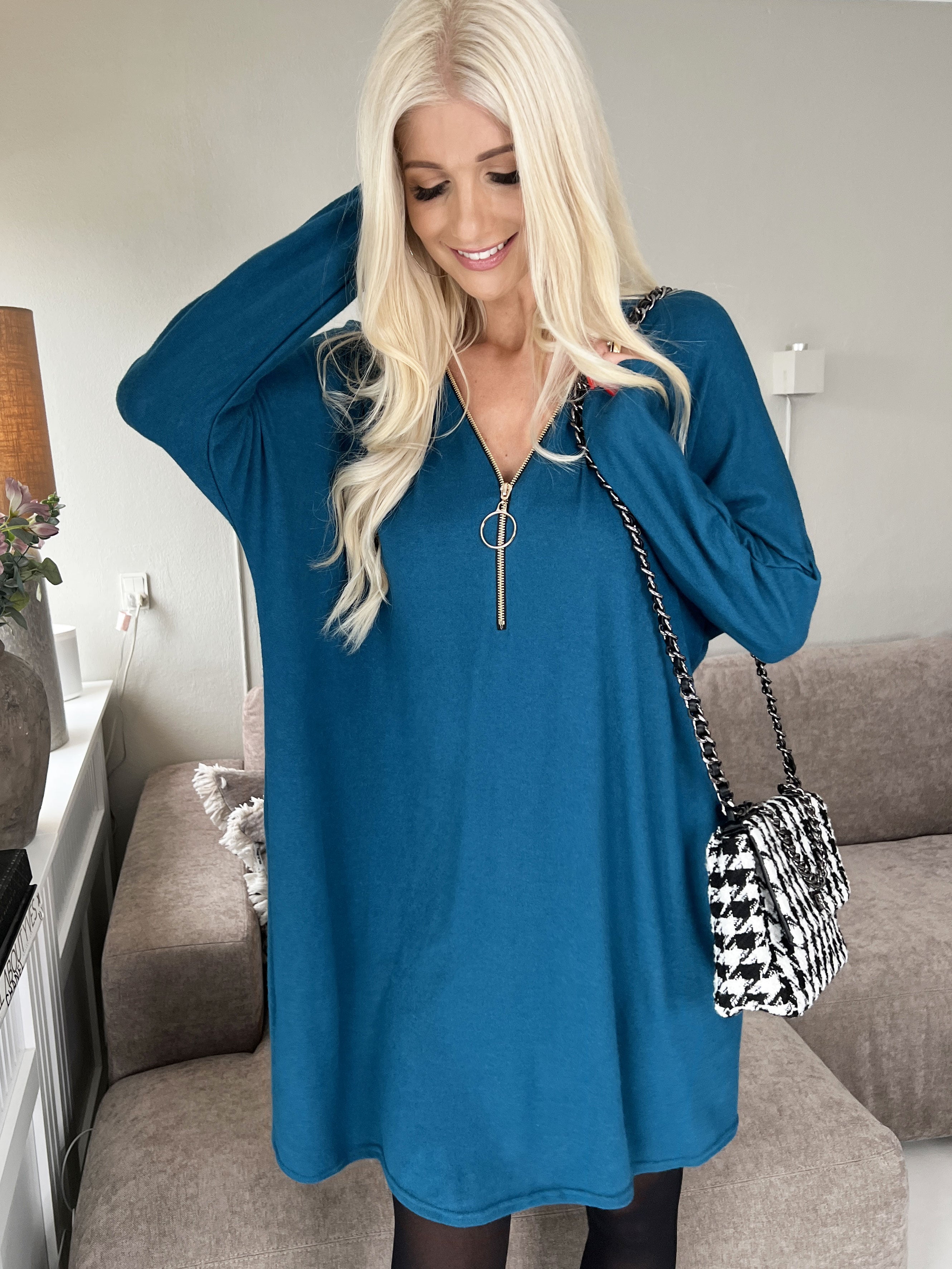 Filippa - Mjuk stickad klänning med dragkedja