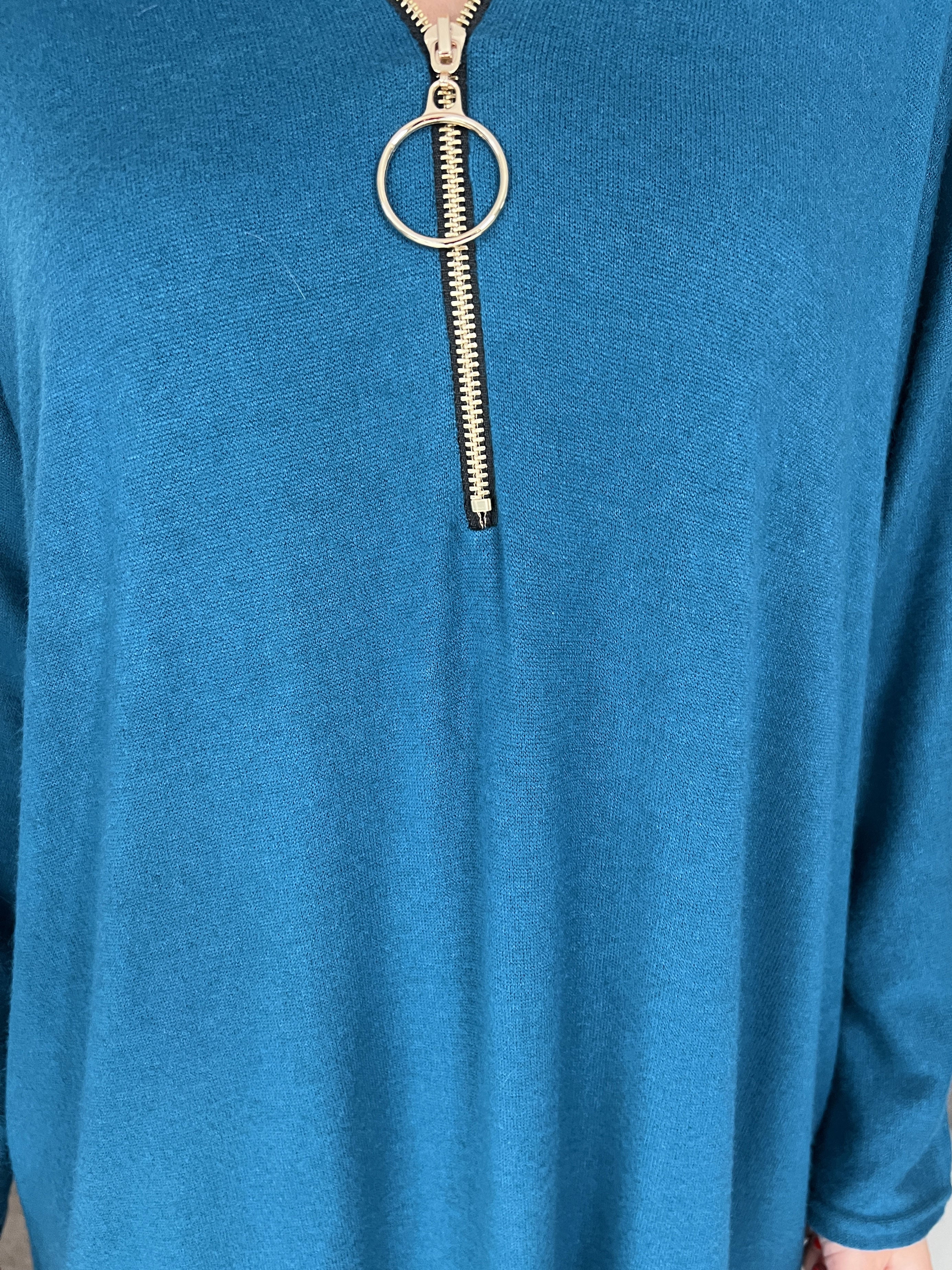 Filippa - Mjuk stickad klänning med dragkedja