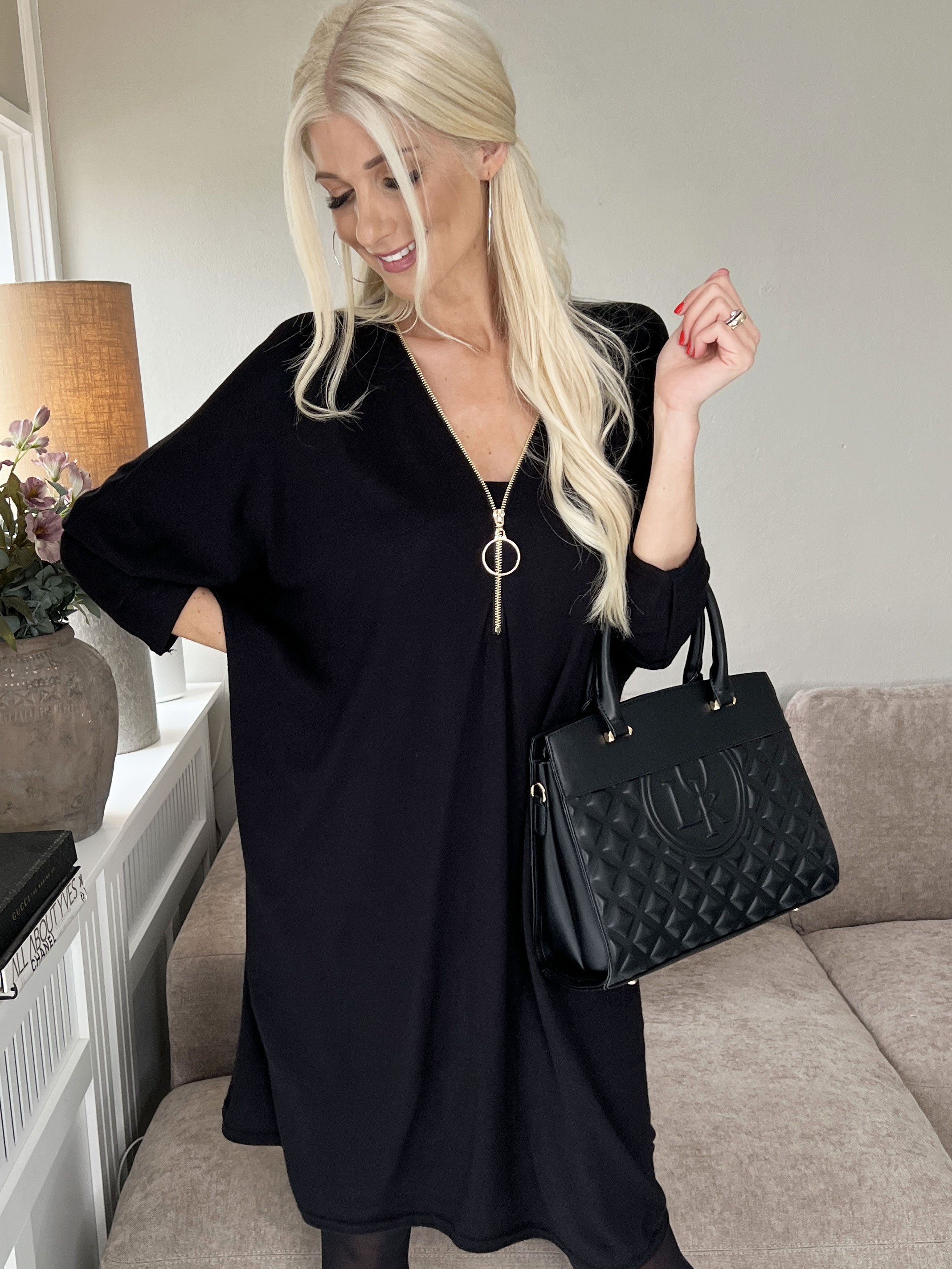 Filippa - Mjuk stickad klänning med dragkedja