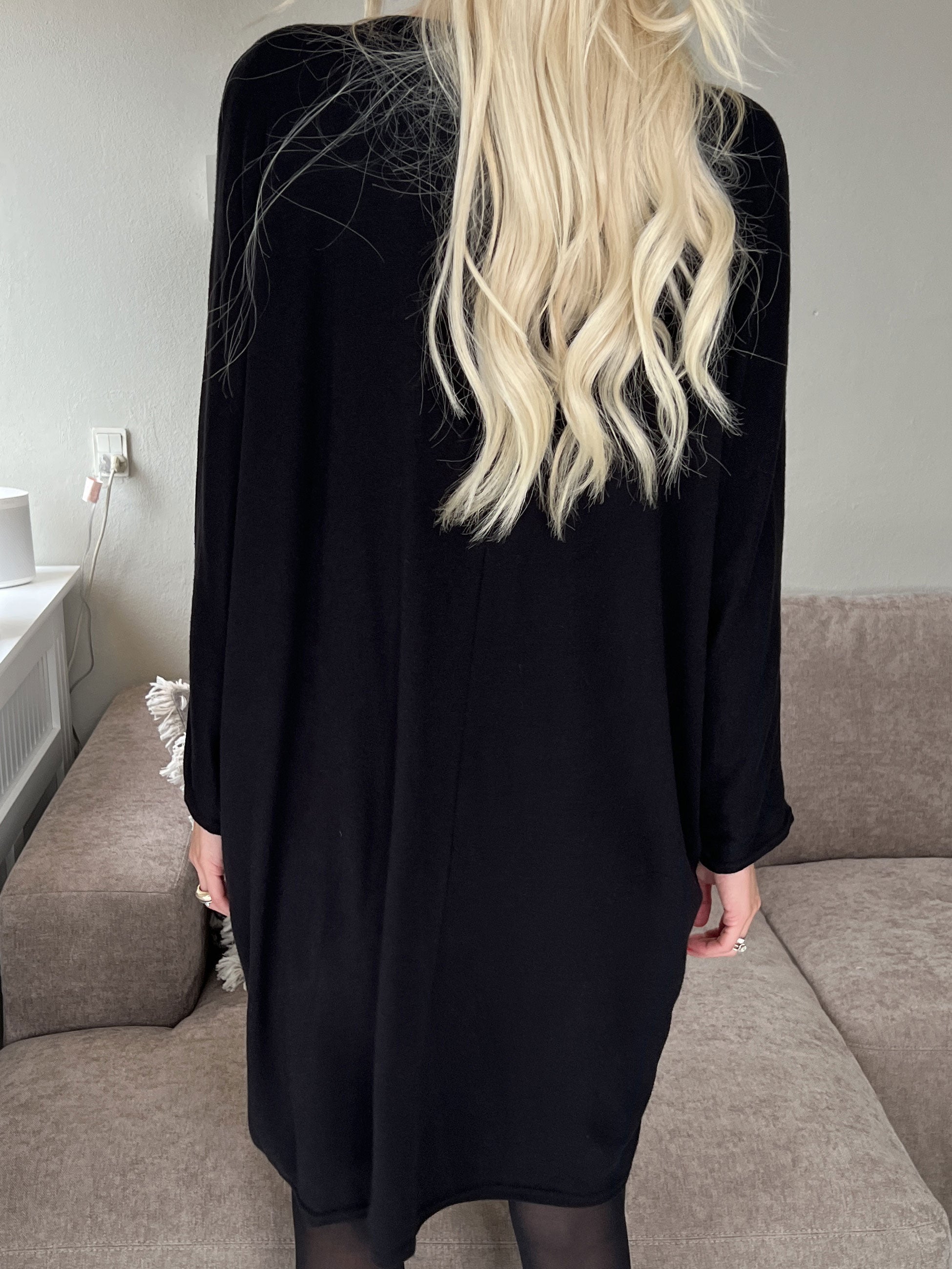 Filippa - Mjuk stickad klänning med dragkedja