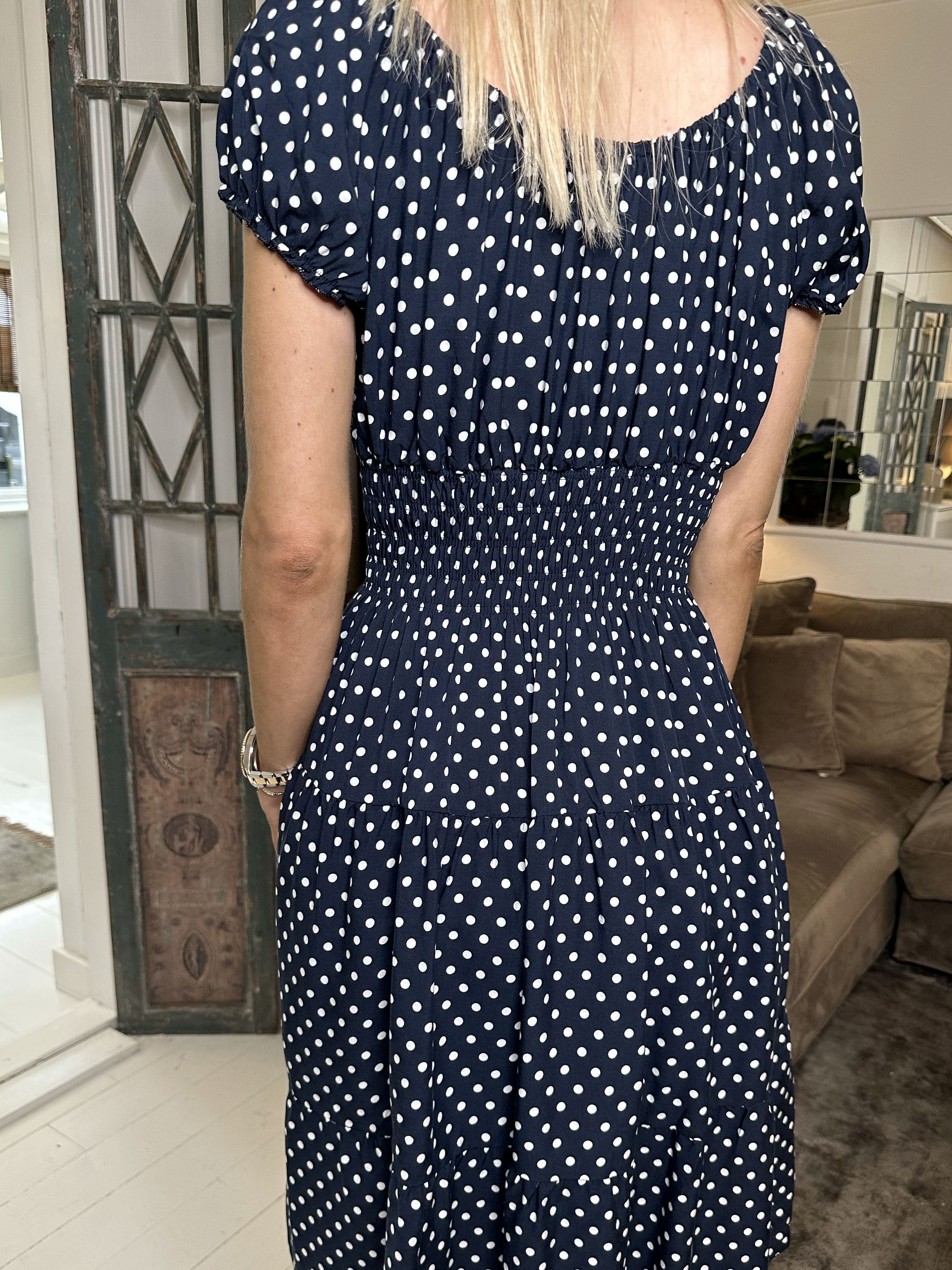 Finalia dot short - Söt klänning med prickar och elastisk midja