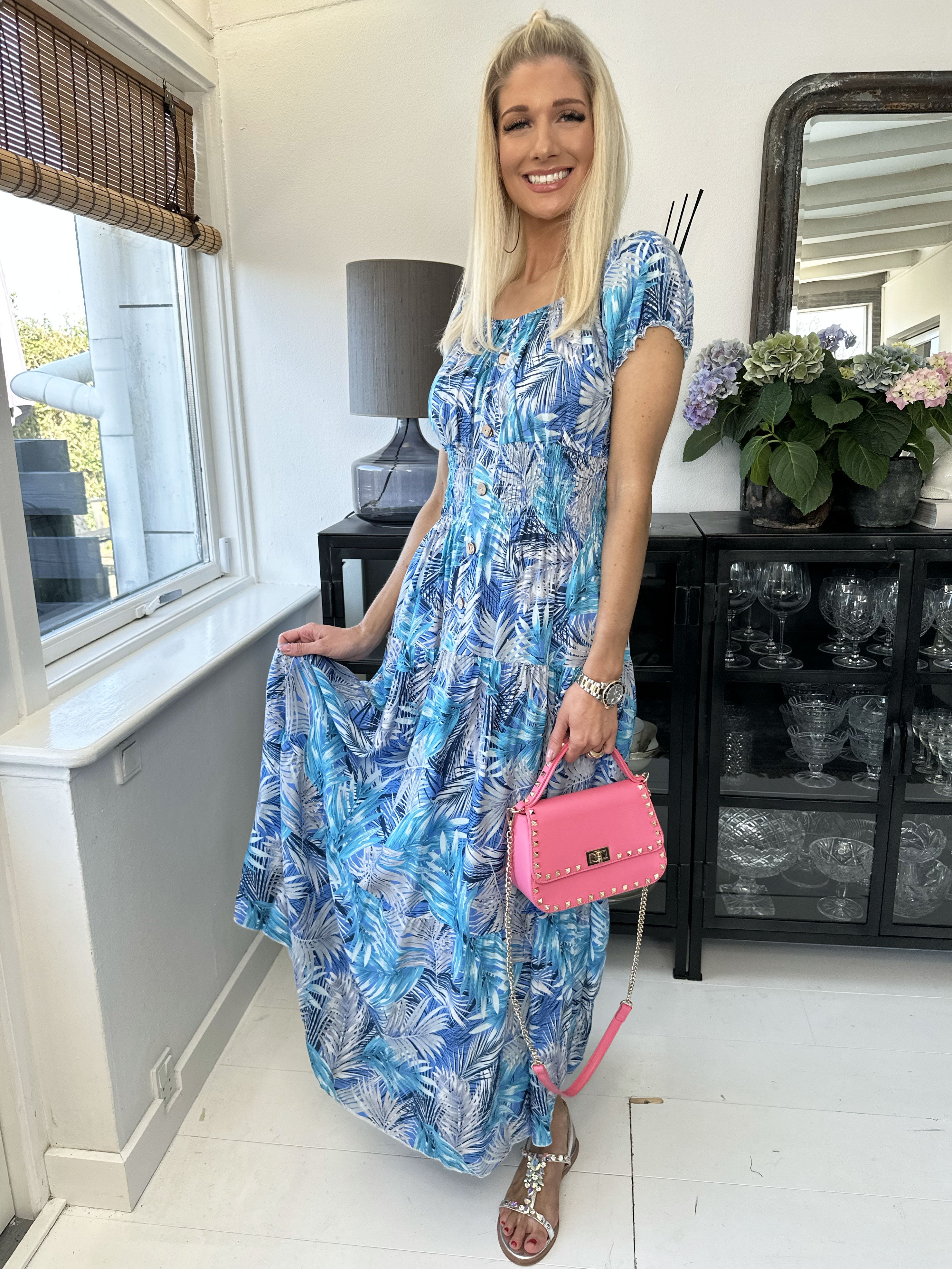 Finalia palm - Lång klänning med smock och palmmotiv - Black