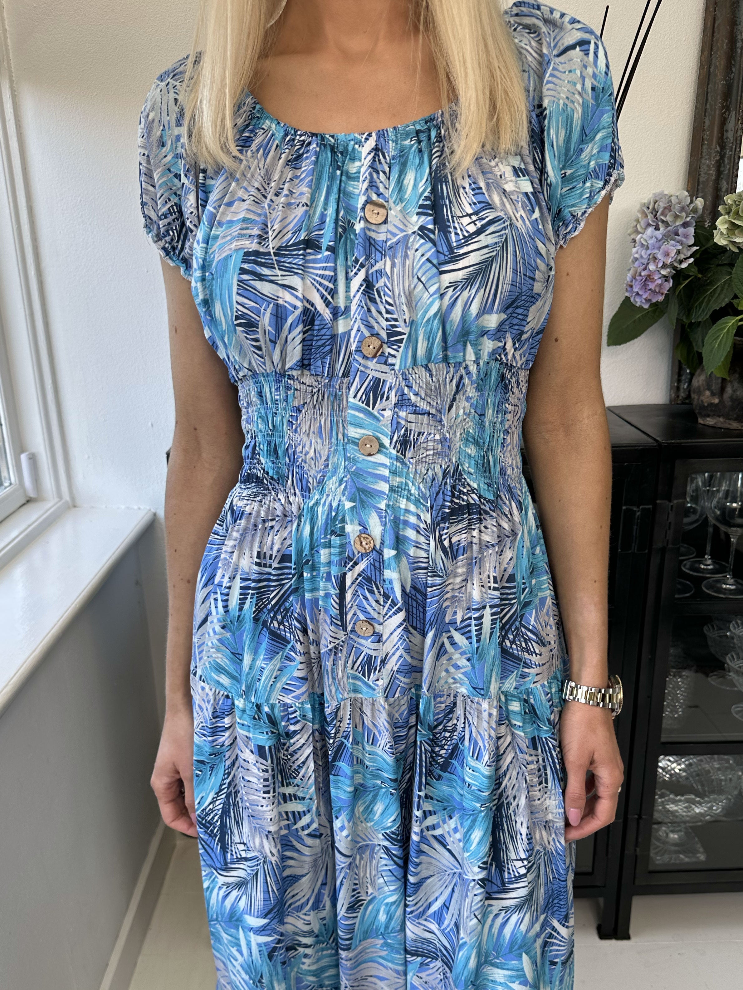 Finalia palm - Lång klänning med smock och palmmotiv - White