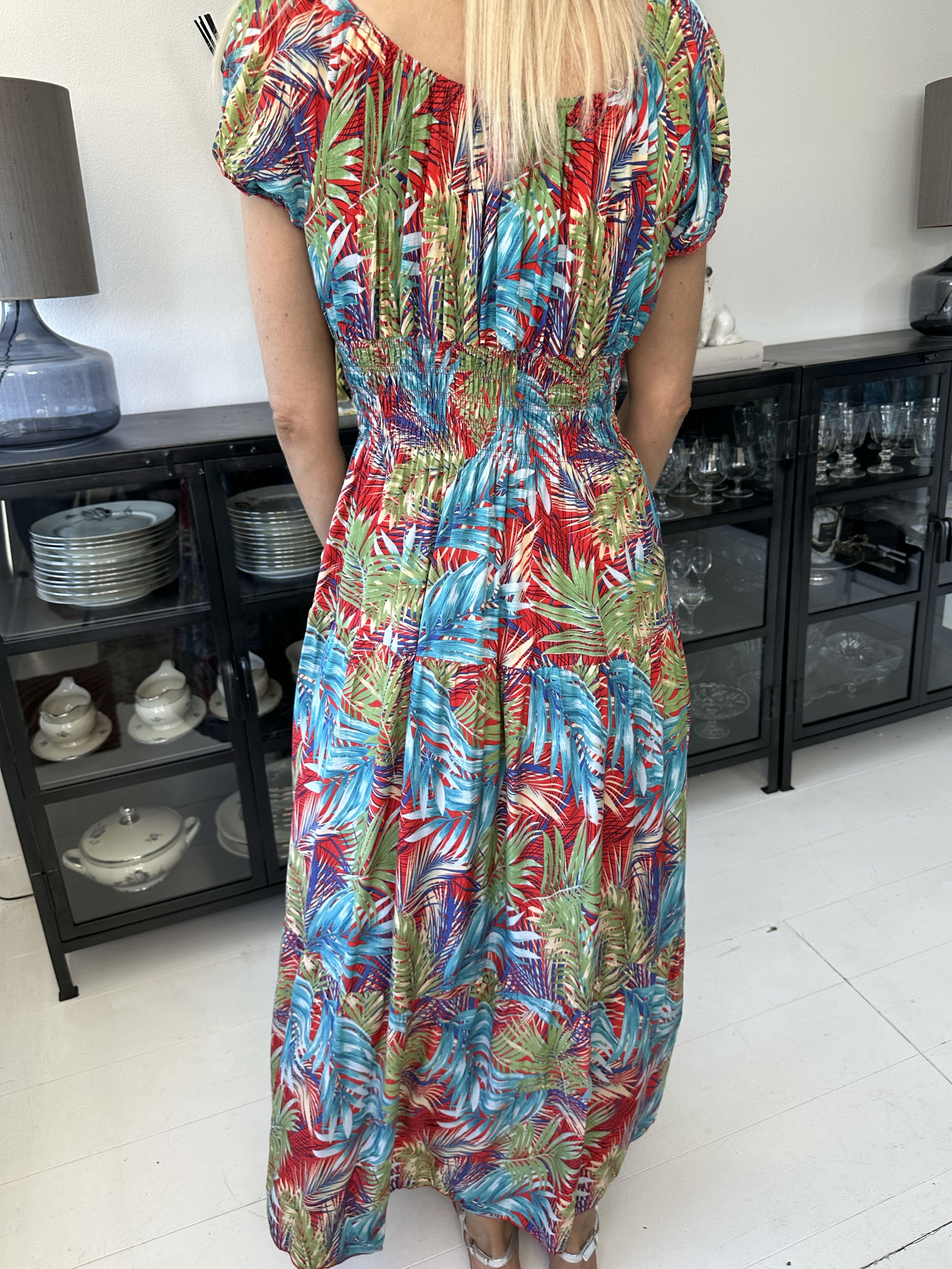 Finalia palm - Lång klänning med smock och palmmotiv