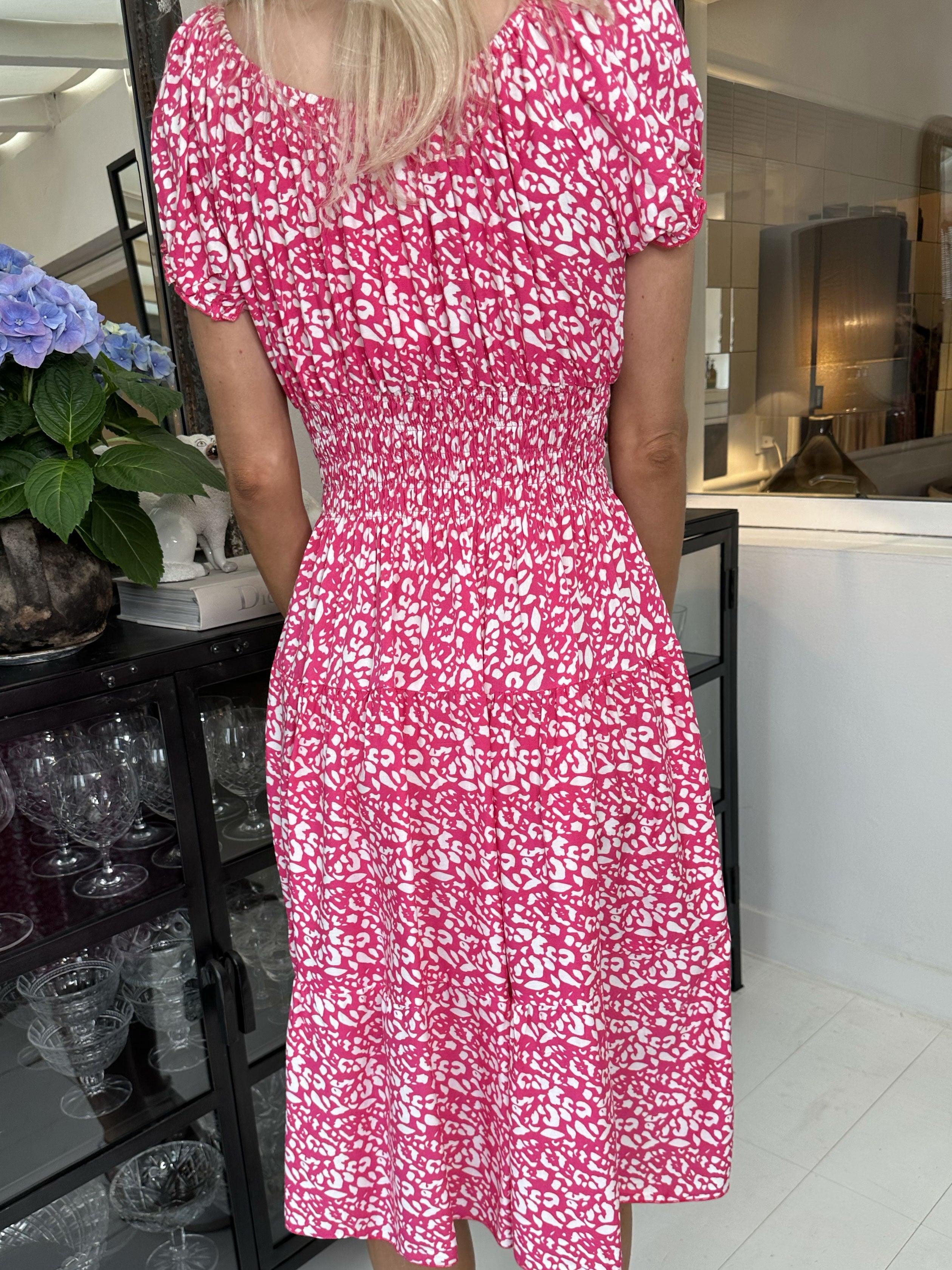 Finalia pattern short - Söt klänning med elastisk midja och vitt tryck