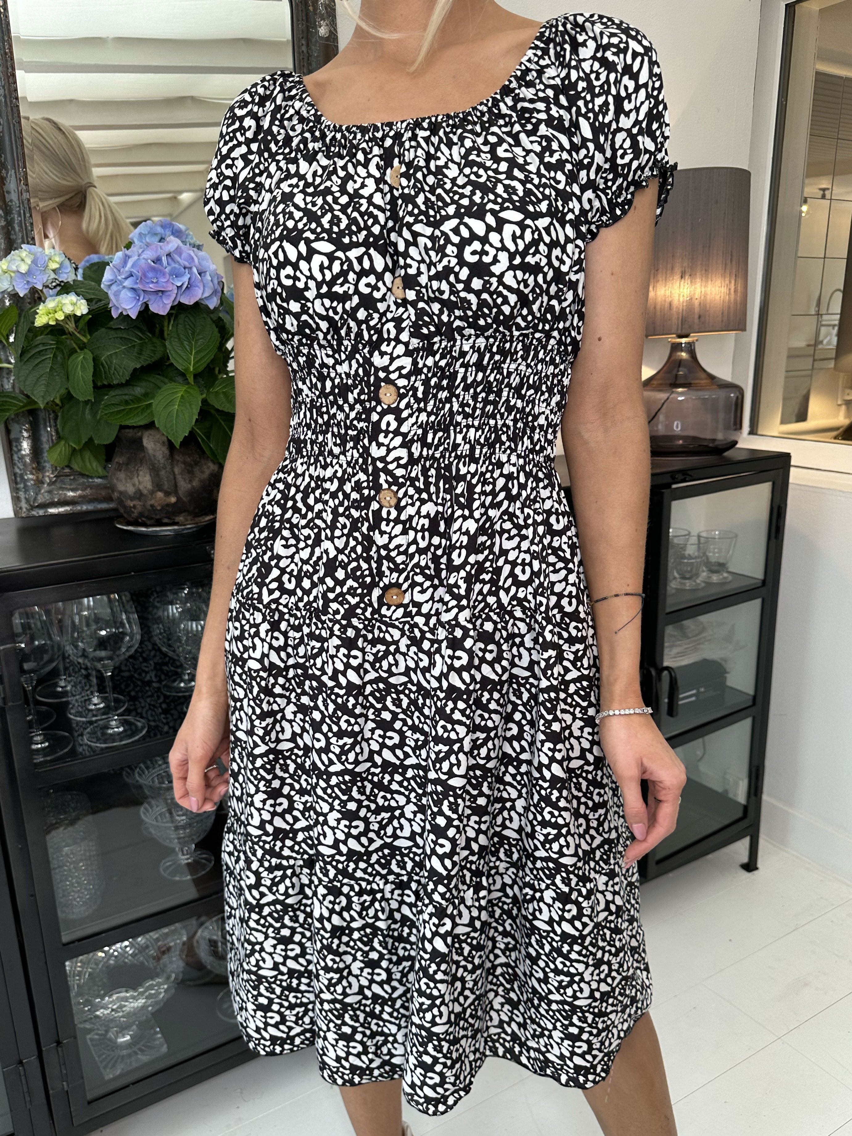 Finalia pattern short - Söt klänning med elastisk midja och vitt tryck