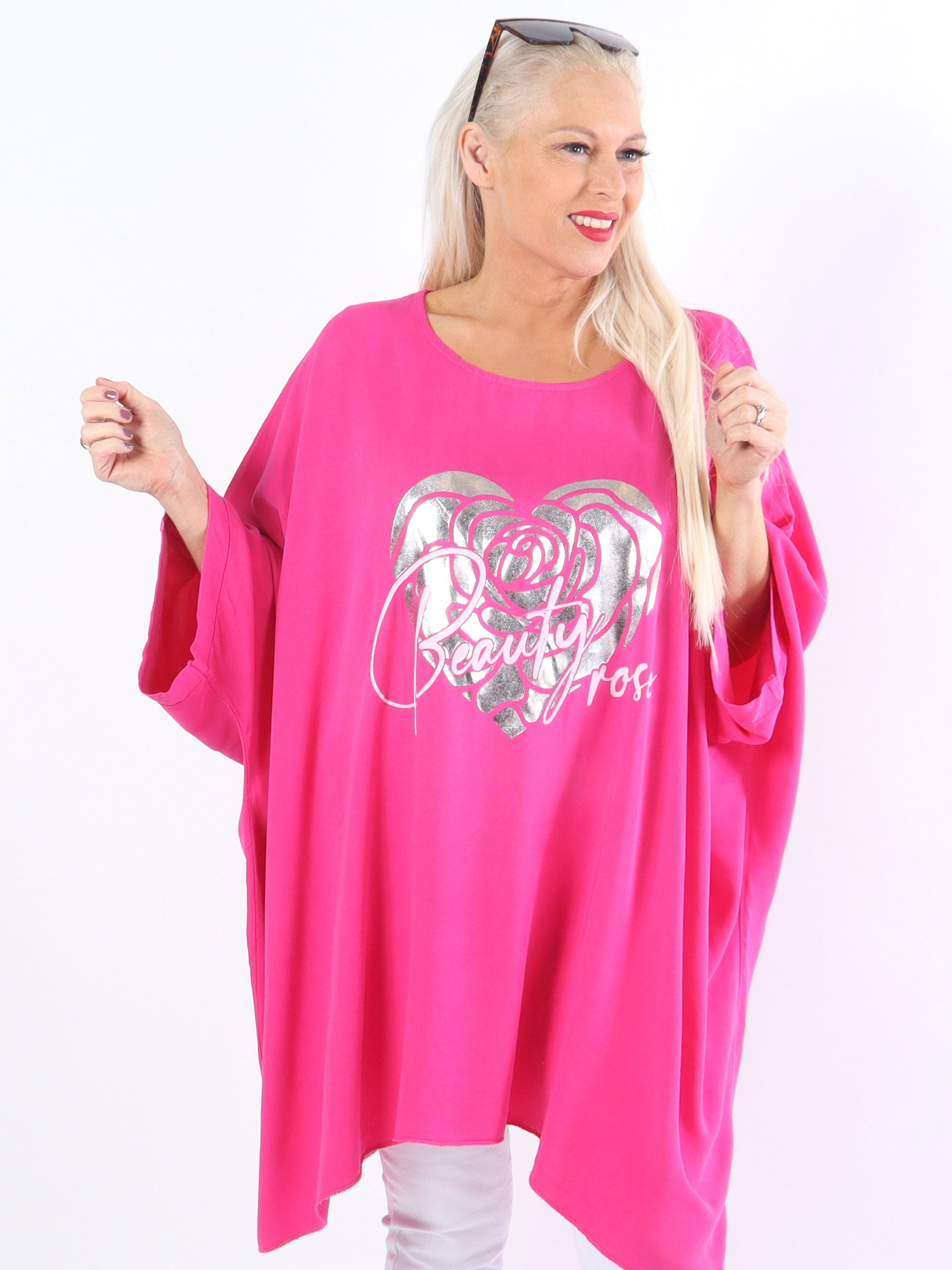 Flavia - Plus size t-shirt med silvertryck och fladdermusärmar