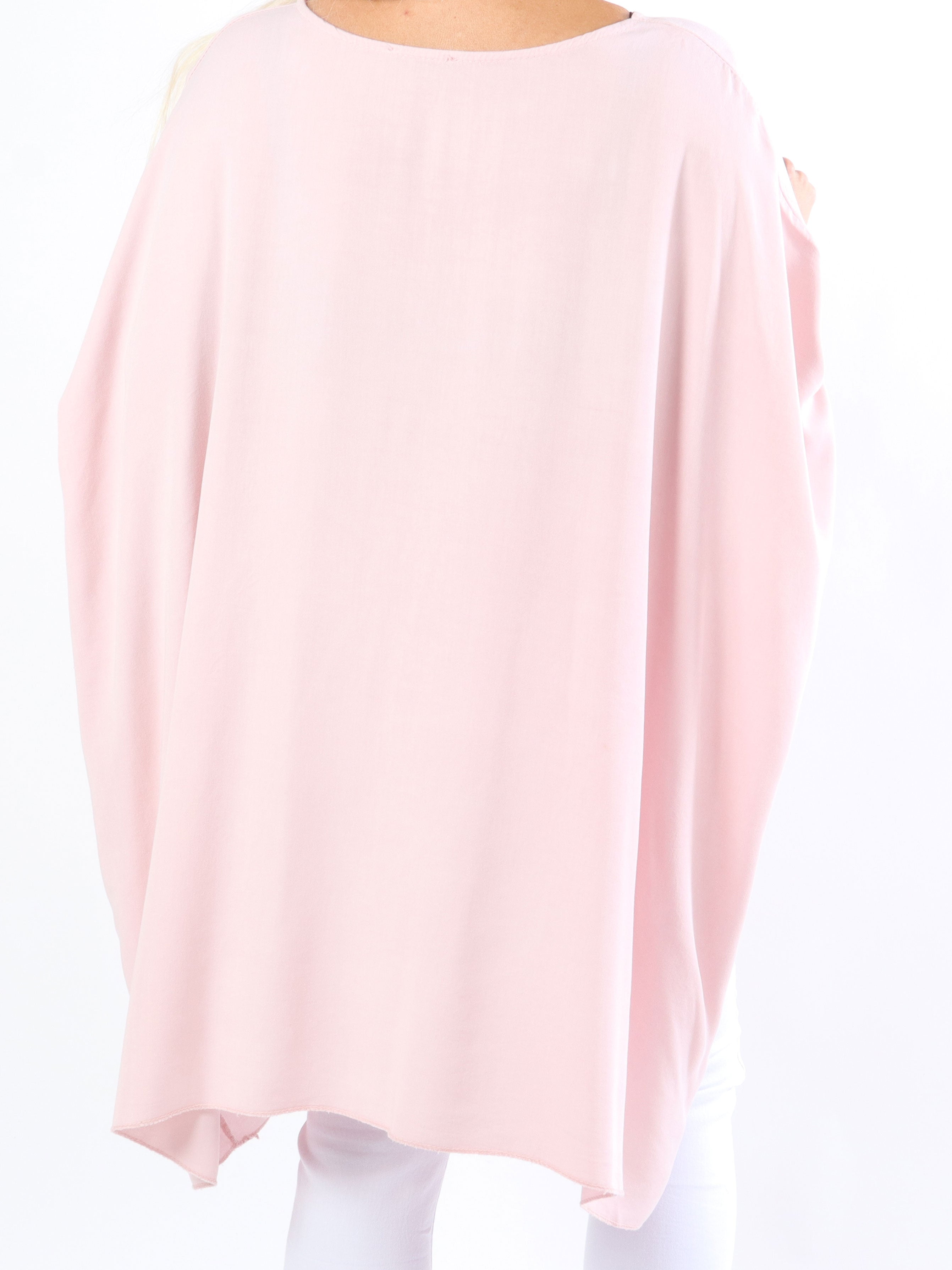 Flavia - Plus size t-shirt med silvertryck och fladdermusärmar