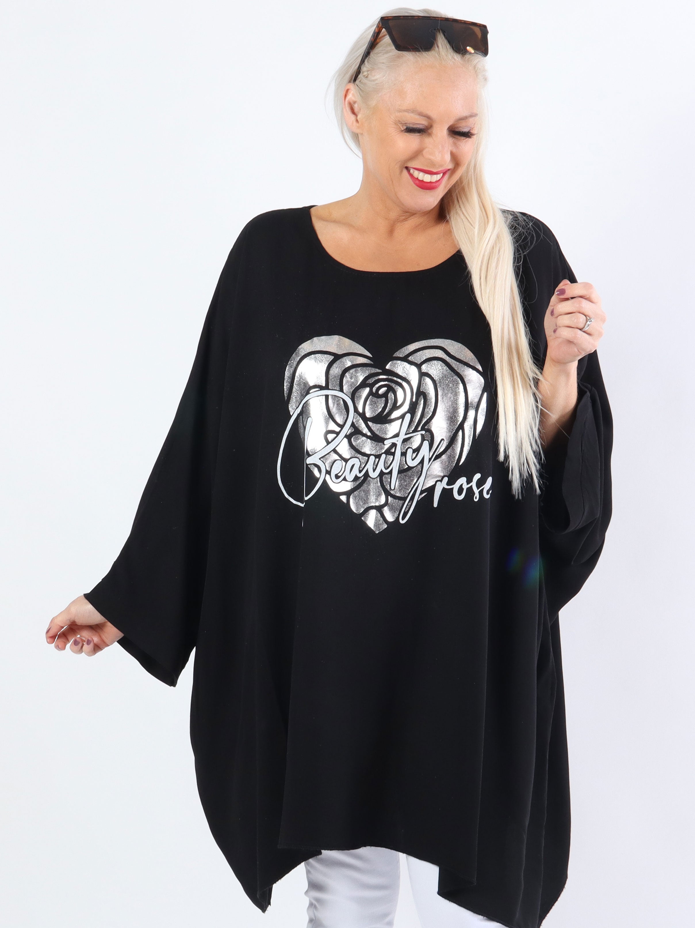 Flavia - Plus size t-shirt med silvertryck och fladdermusärmar