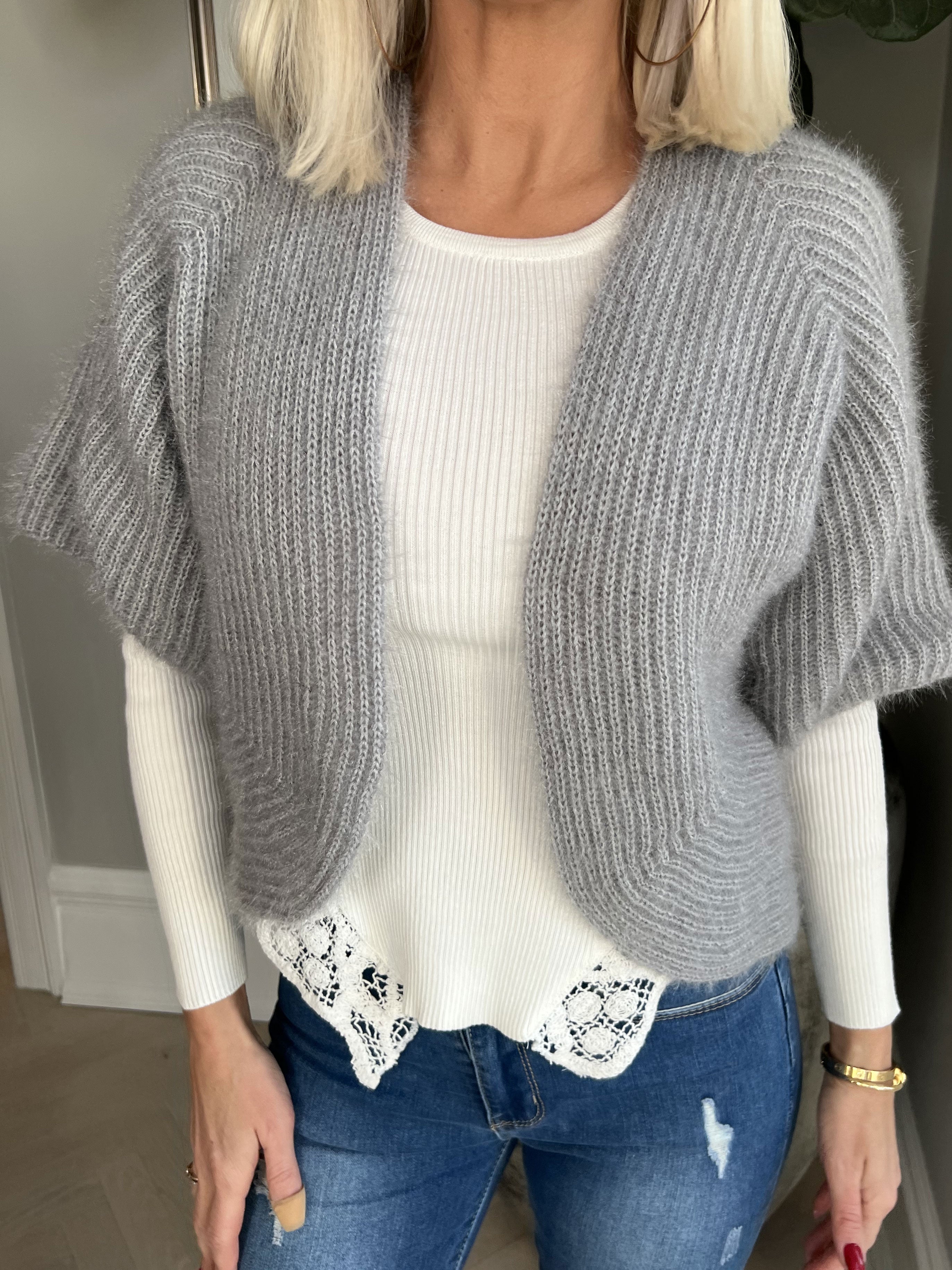 Franca - Söt fluffig bolero i stickat material