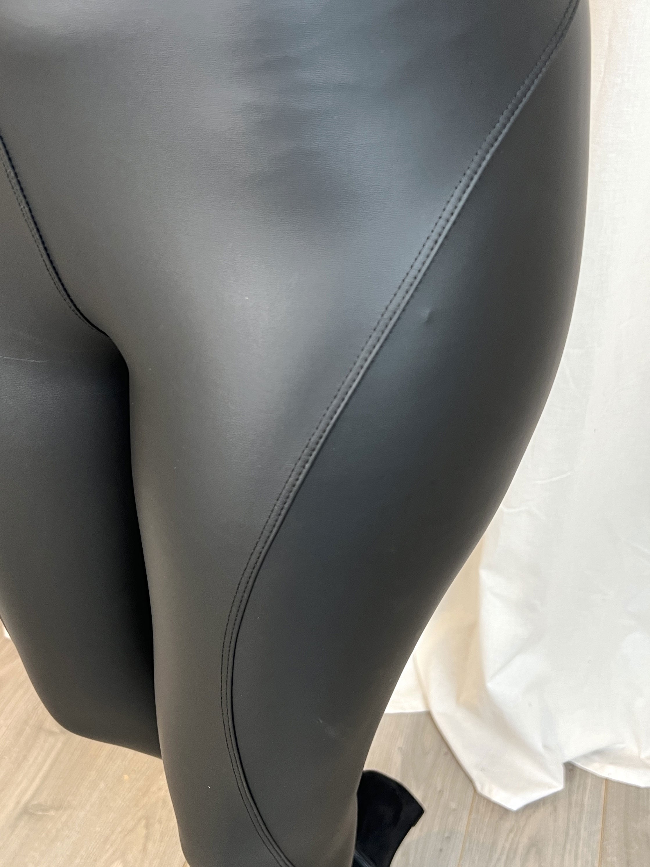 Dalal - Leggings i läderlook