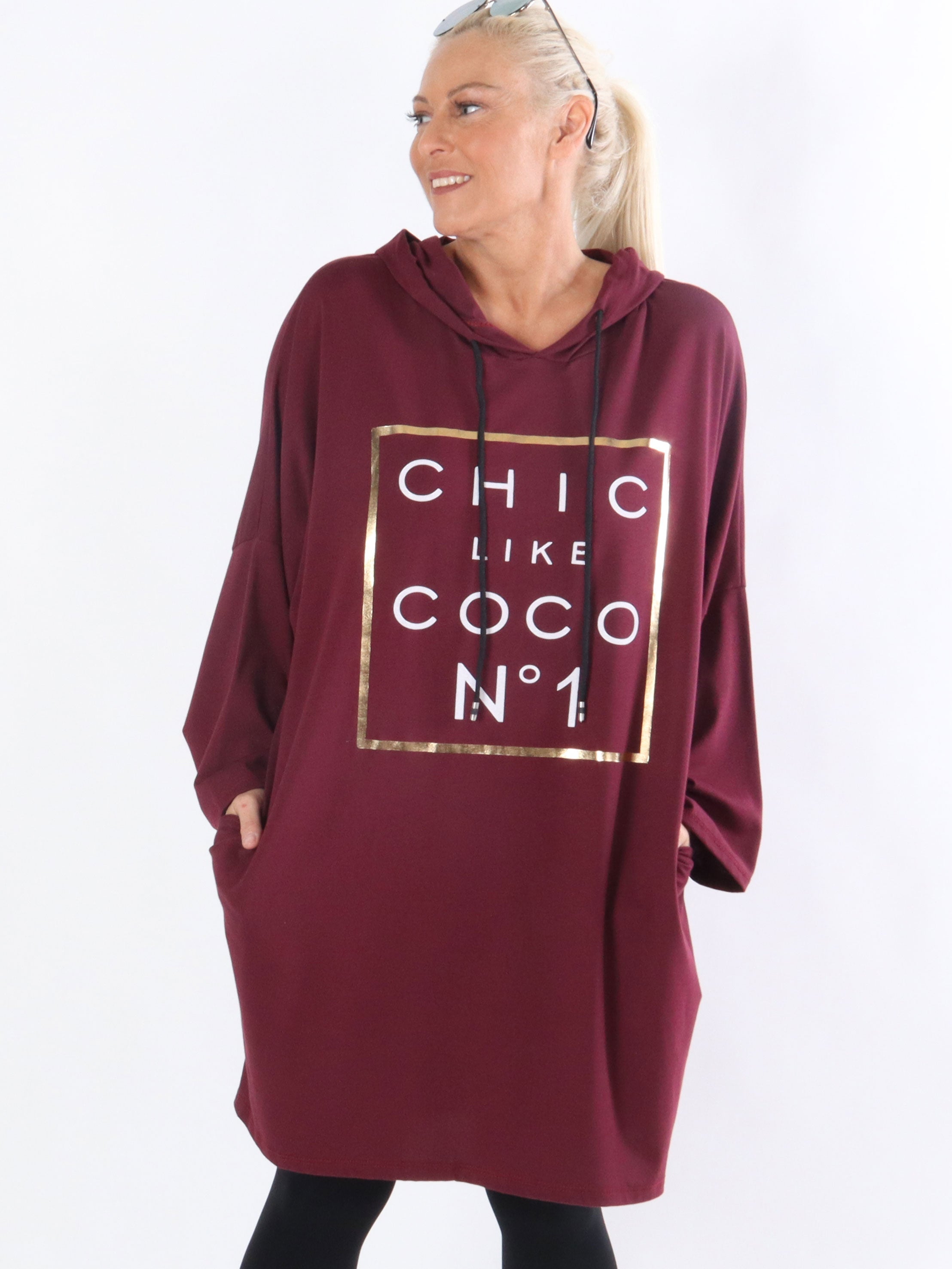 Gemma - Klänning med huva och guldmotiv